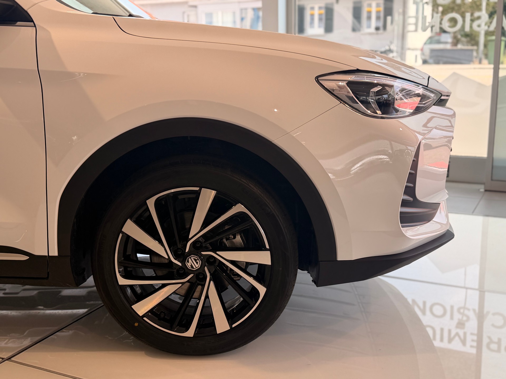 MG ZS 1.5 HEV Luxury-image-5