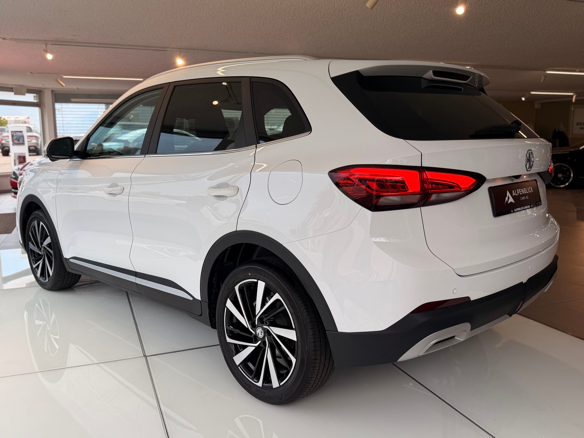 MG ZS 1.5 HEV Luxury-image-15