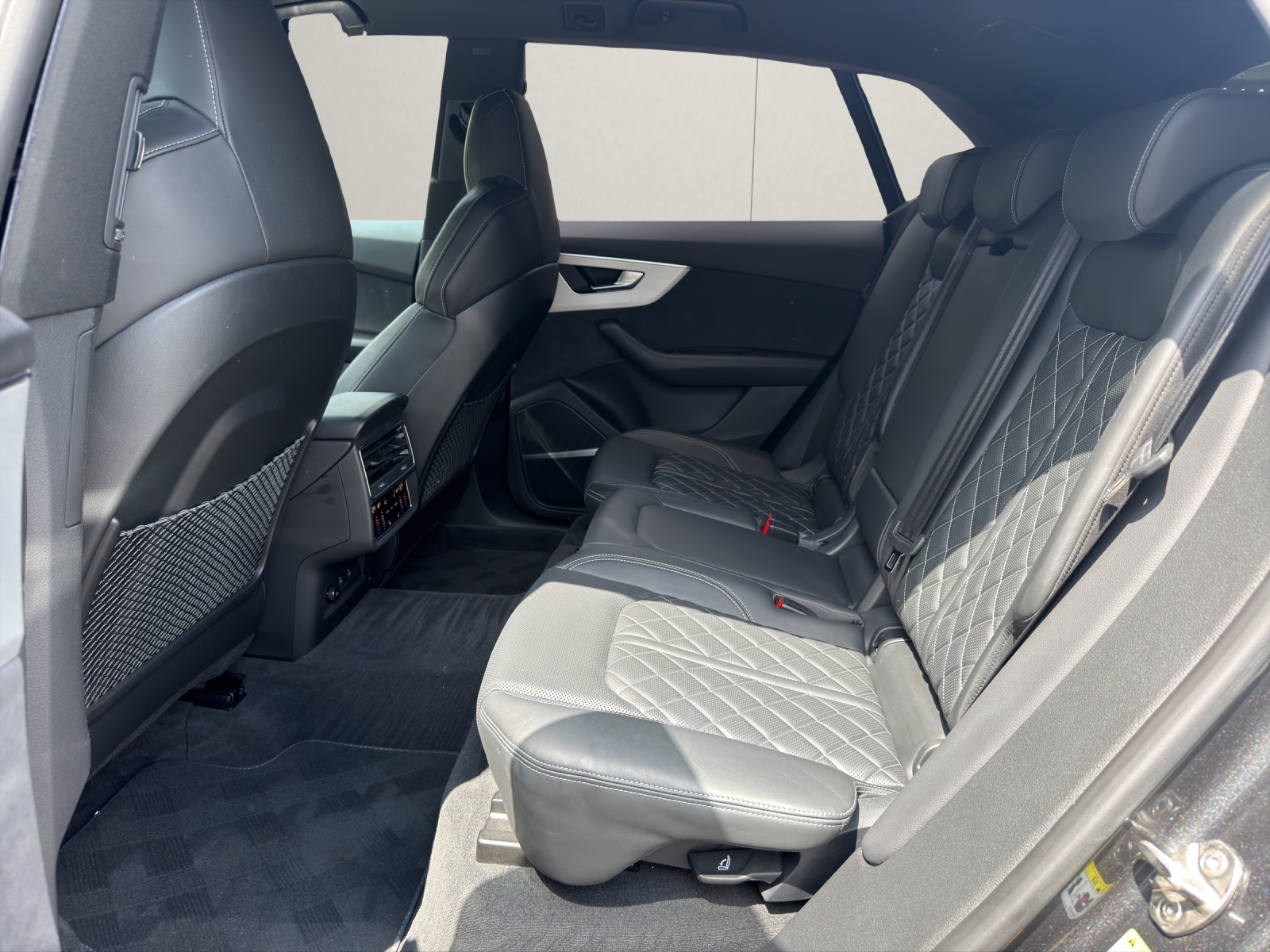 AUDI SQ8 TFSI quattro tiptronic-image-13