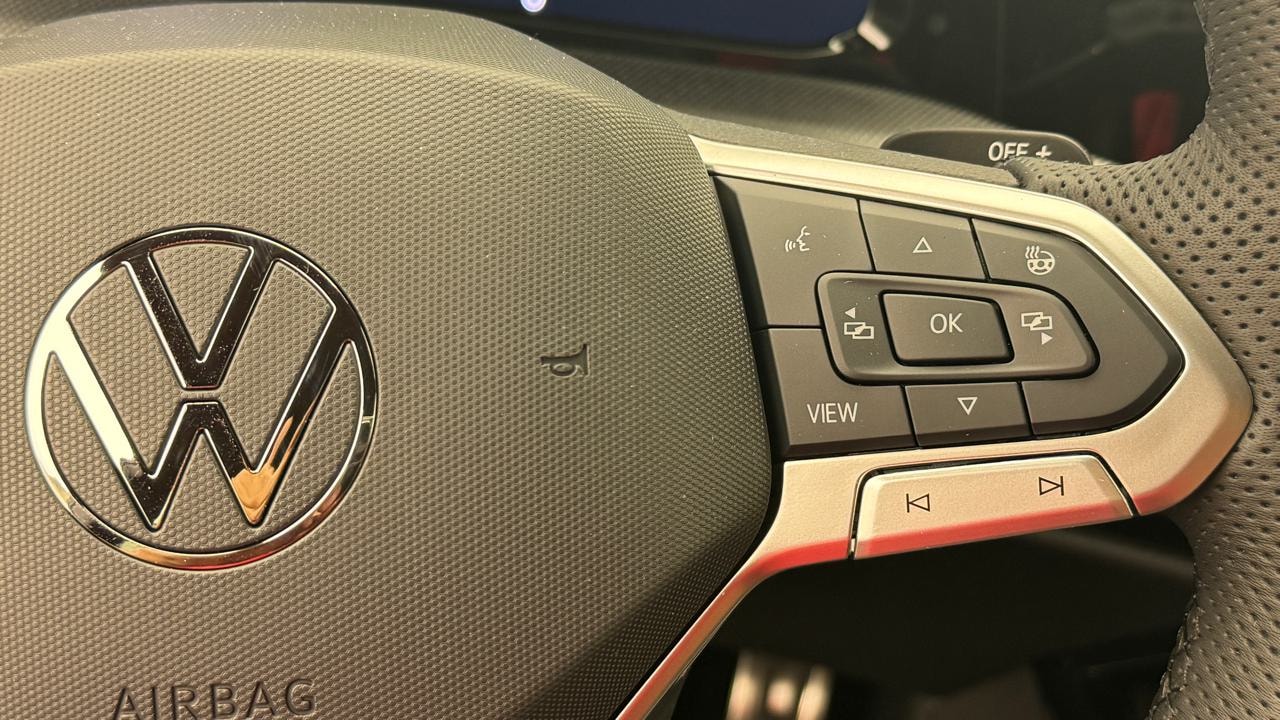 VW Golf VIII Variant 1.5 eTSI mHEV R-Line-image-9