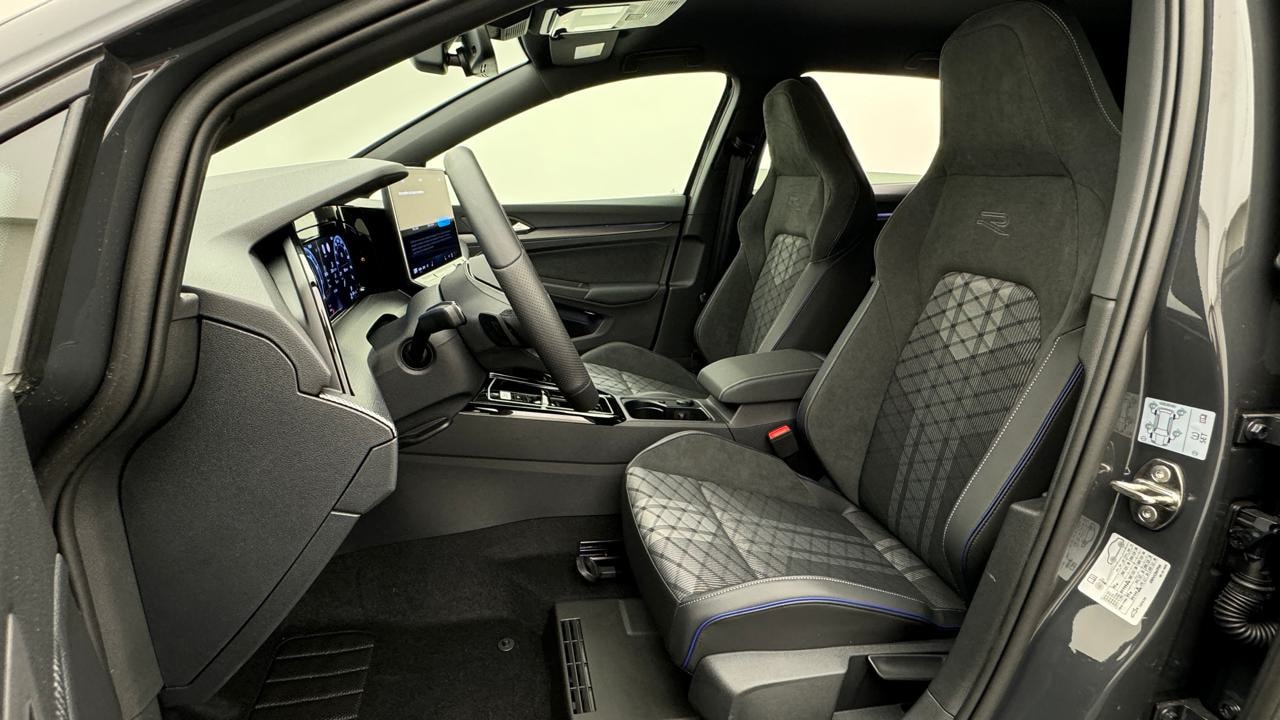 VW Golf VIII Variant 1.5 eTSI mHEV R-Line-image-4