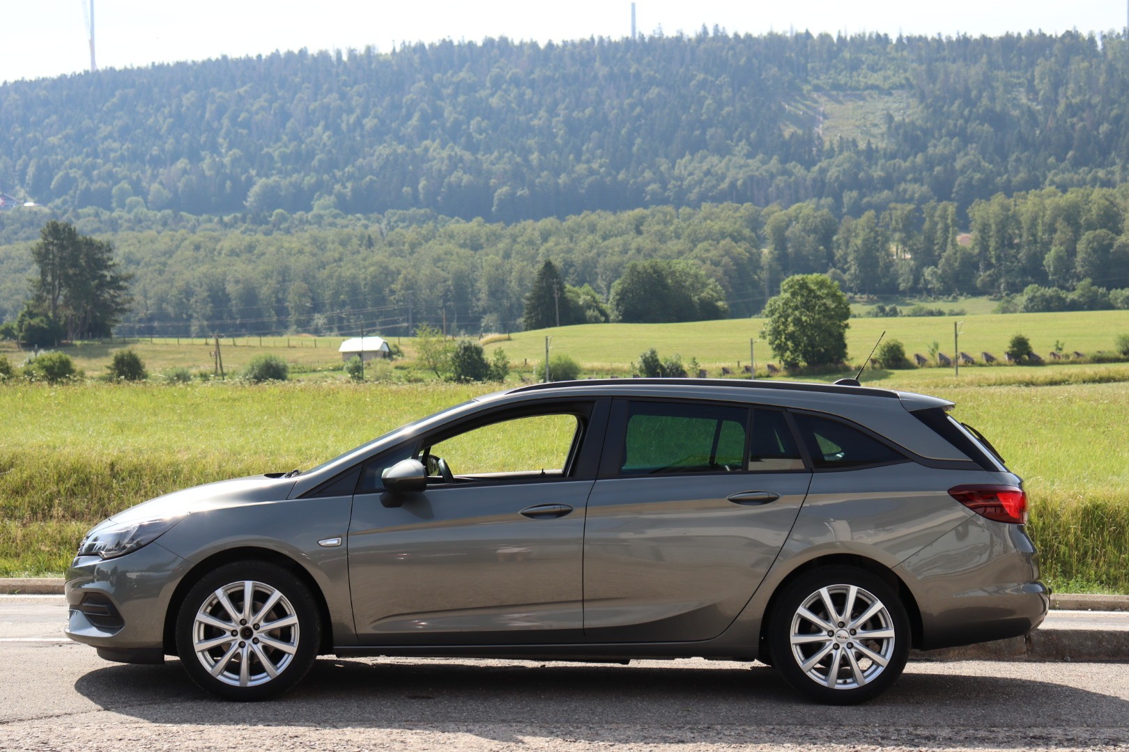 OPEL Astra Sports Tourer 1.2i Turbo Ultimate • Garantie • CH • Expertise-image-3