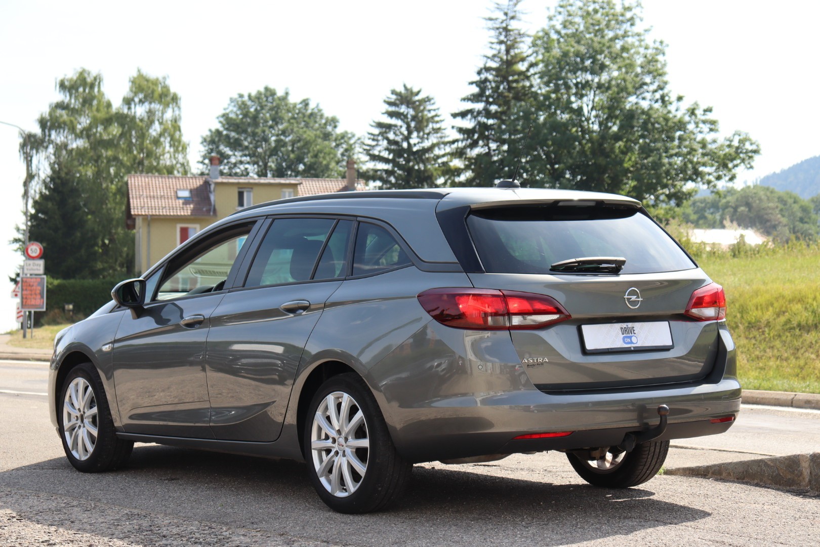 OPEL Astra Sports Tourer 1.2i Turbo Ultimate • Garantie • CH • Expertise-image-4