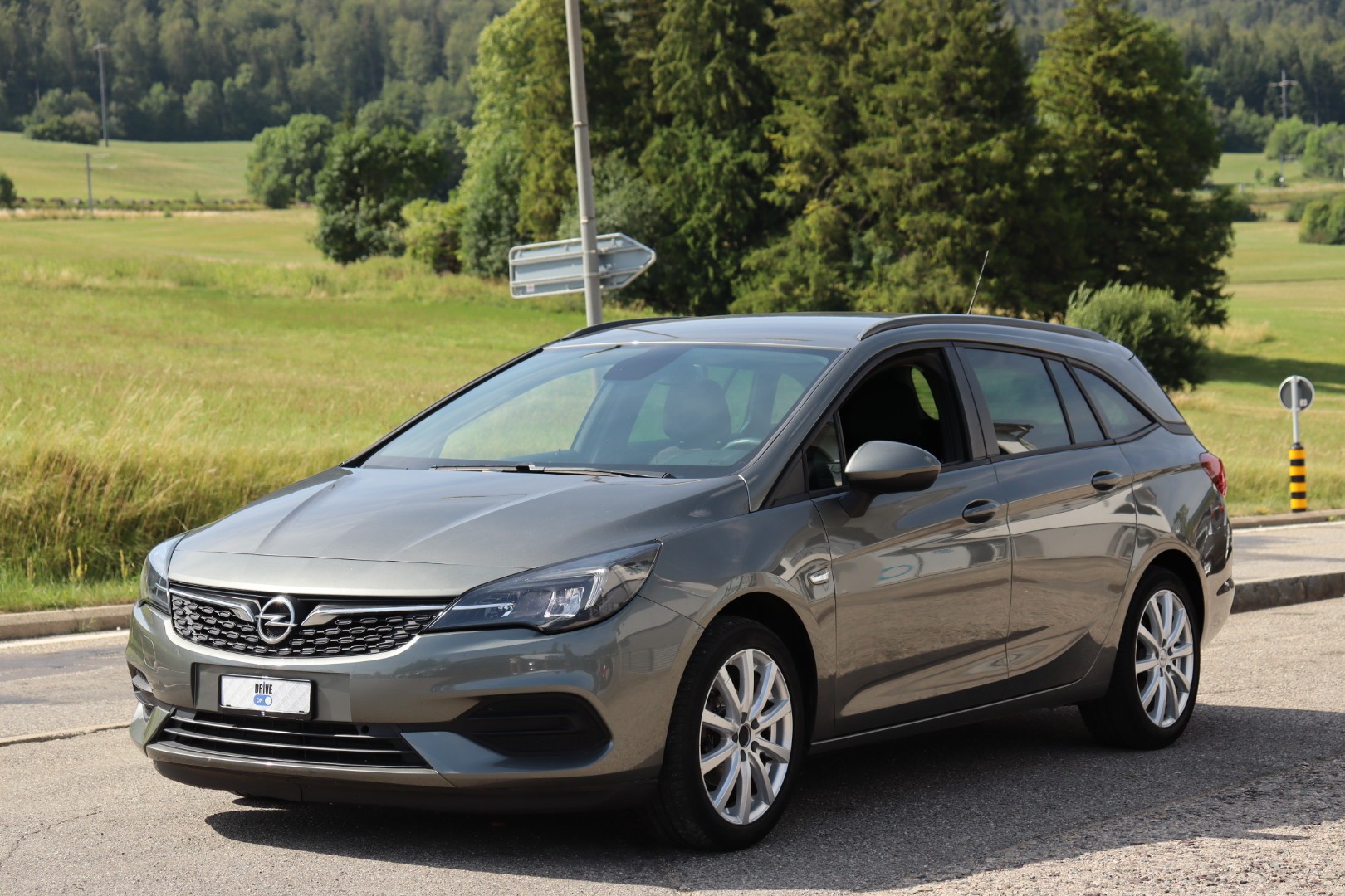 OPEL Astra Sports Tourer 1.2i Turbo Ultimate • Garantie • CH • Expertise-image-2