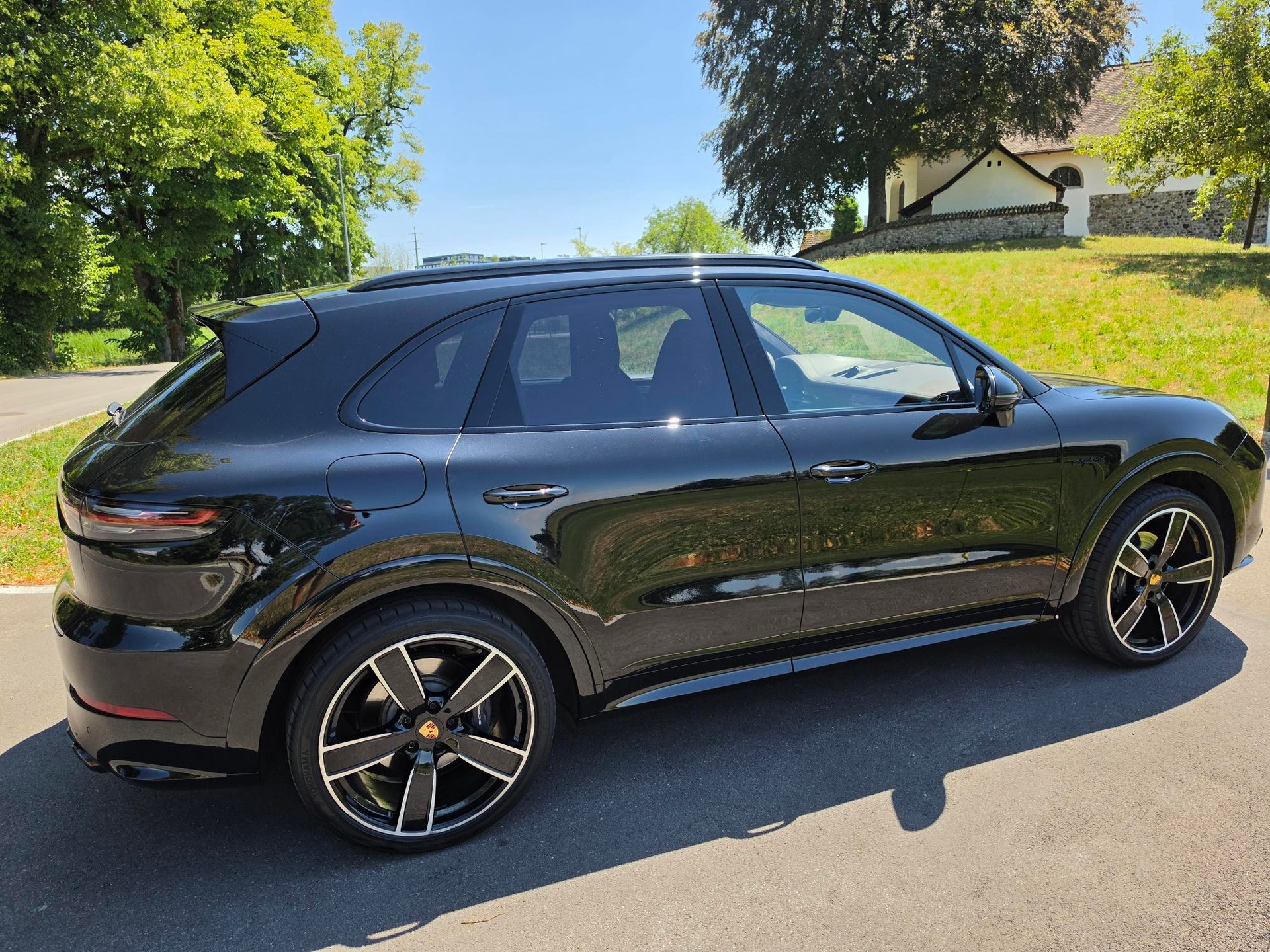 PORSCHE 3.0 V6 E-Hybrid Platinum Edition-image-0