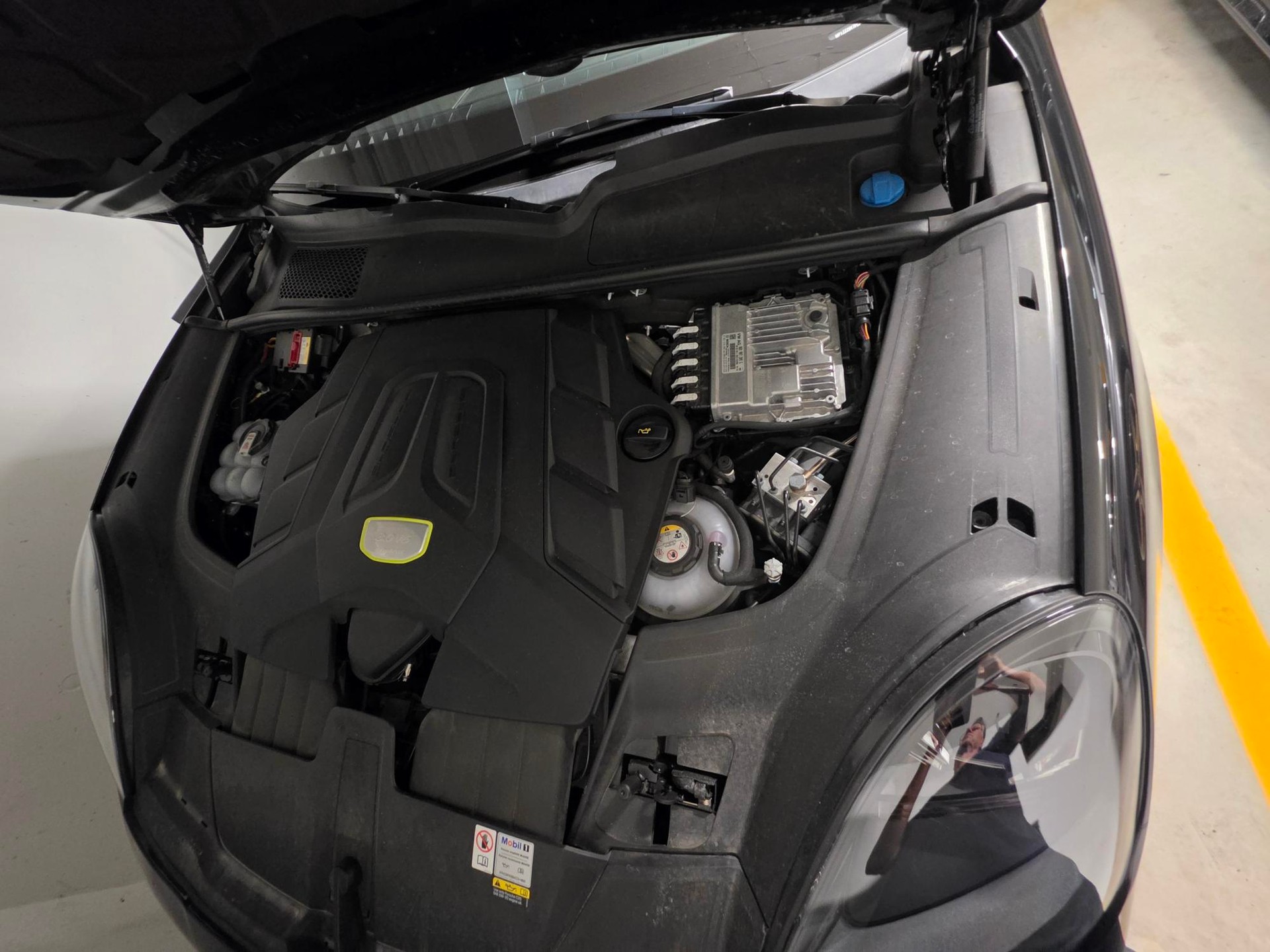 PORSCHE 3.0 V6 E-Hybrid Platinum Edition-image-4