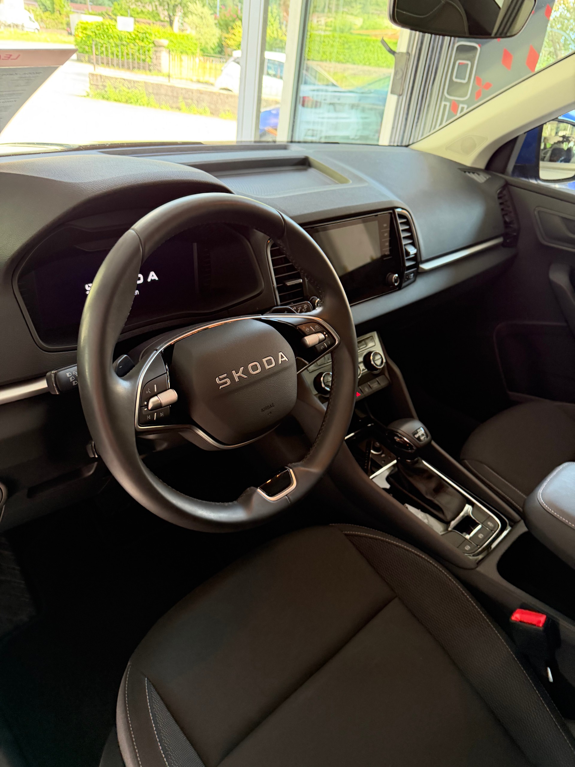 SKODA Karoq 2.0 TDI CR Selection 4x4 DSG-image-9