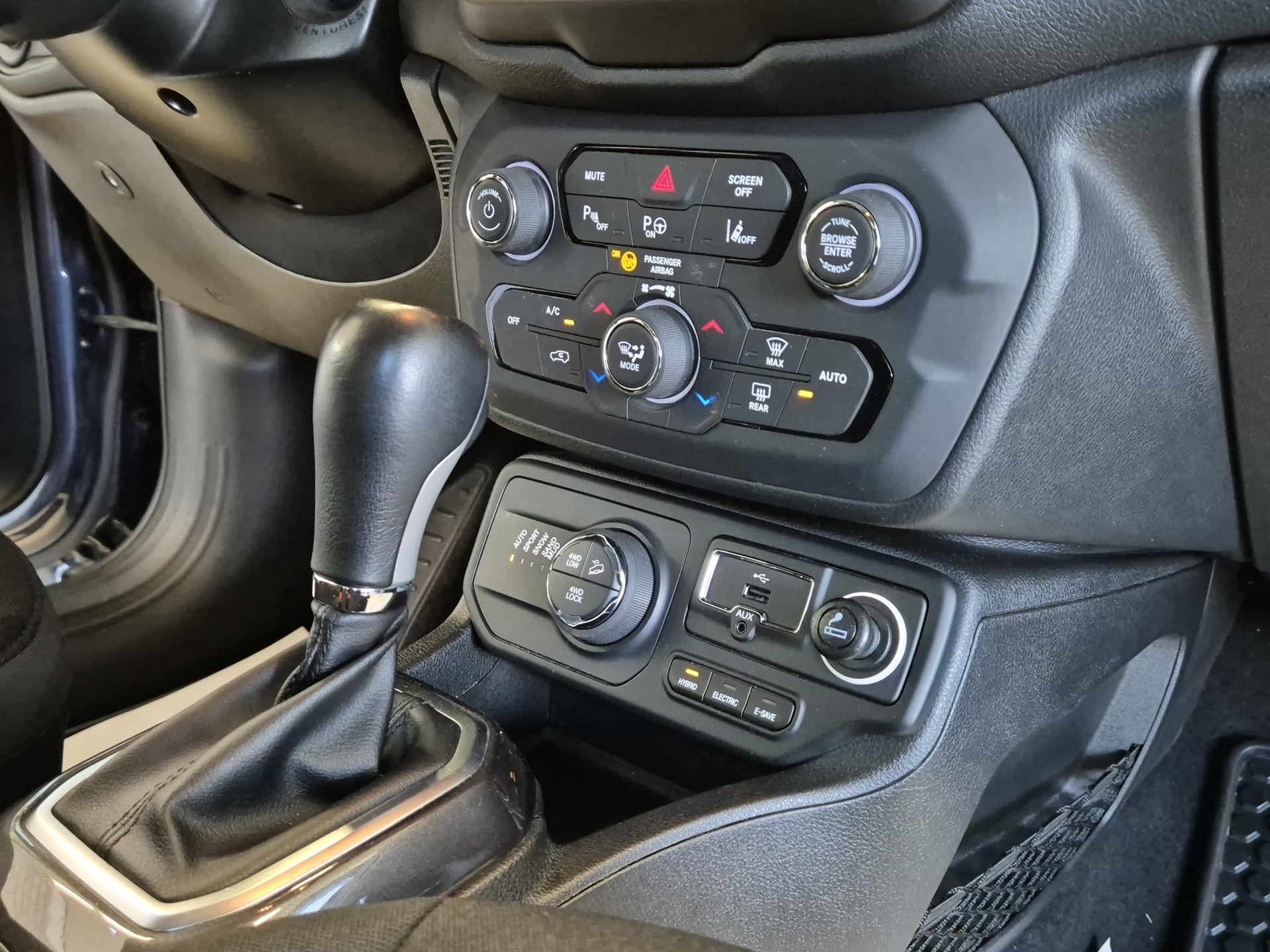 JEEP Renegade 1.3 T PHEV Limited AWD-image-23