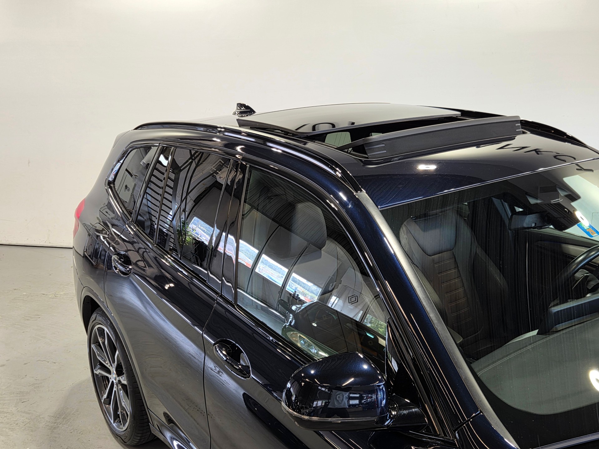 BMW X3 M40i-showroom-element-3