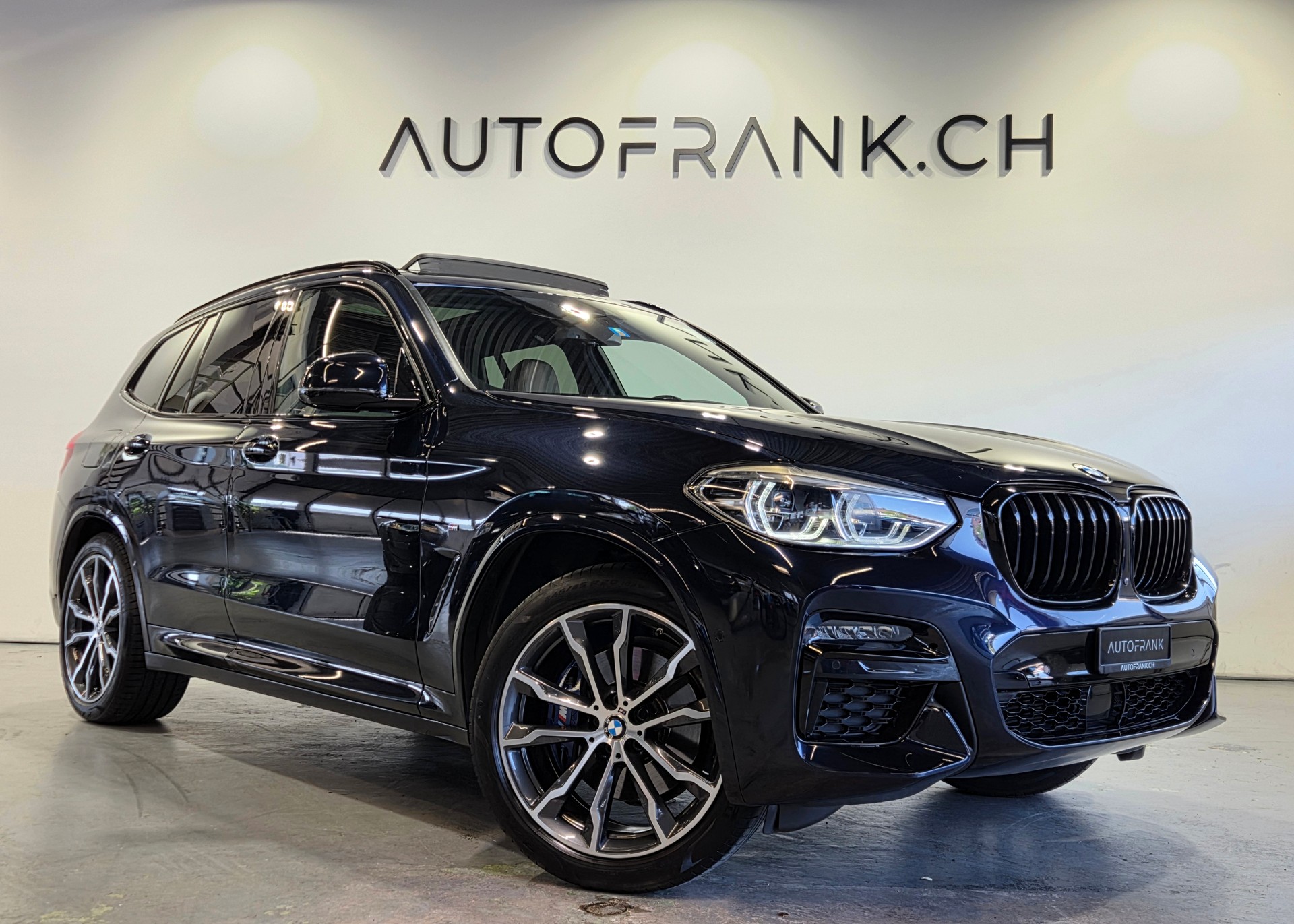 BMW X3 M40i-showroom-element-2