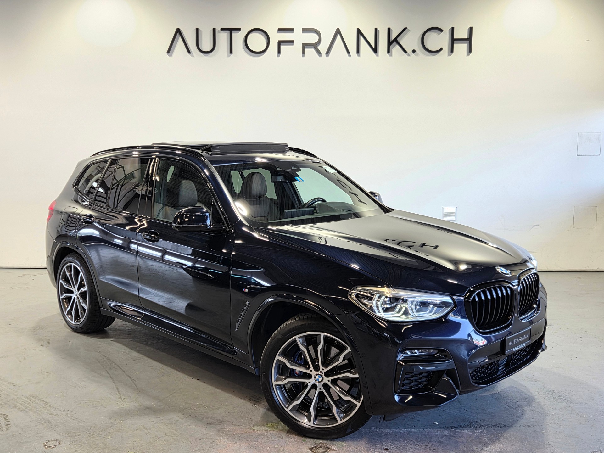 BMW X3 M40i-showroom-element-1