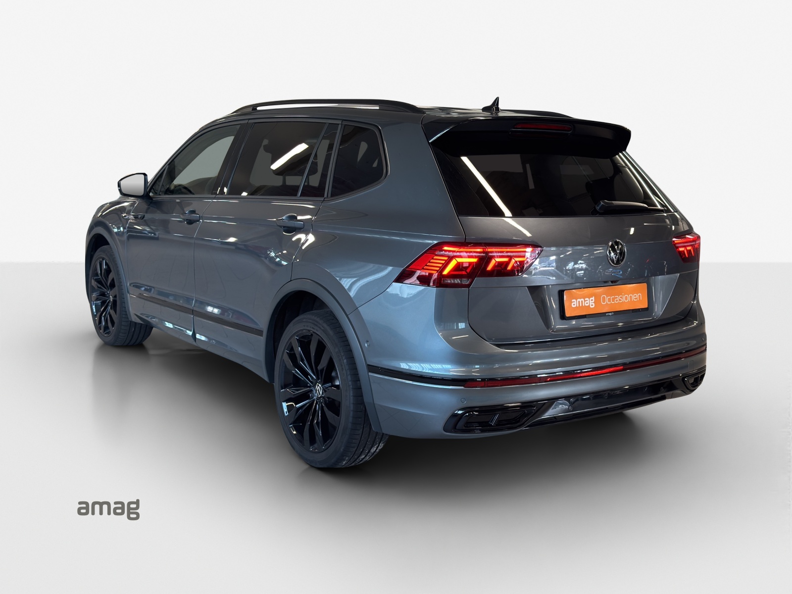 VW Tiguan Allspace 2.0TSI R-Line 4Motion DSG-image-2