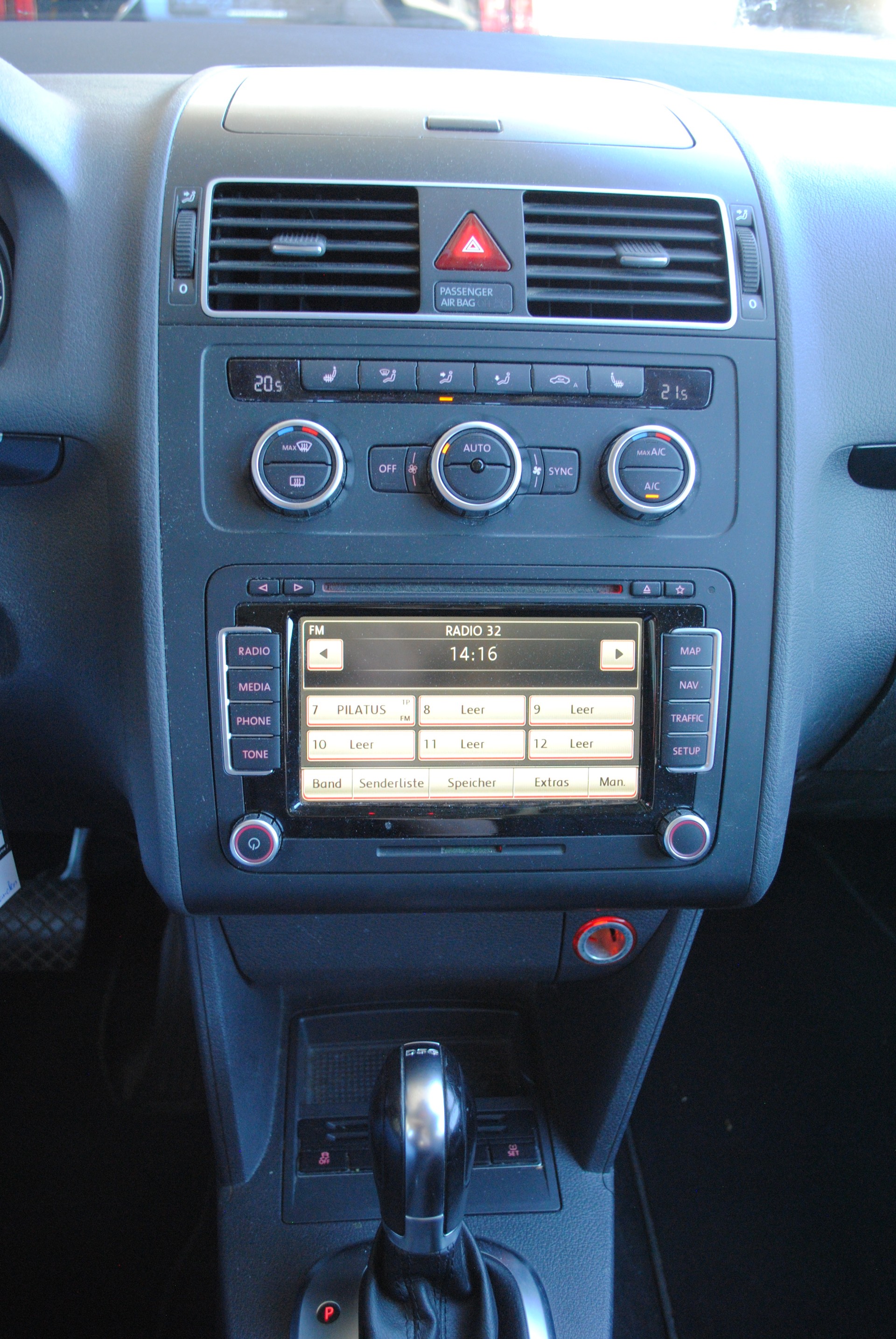 VW Touran 1.4 TSI Highline DSG-image-9