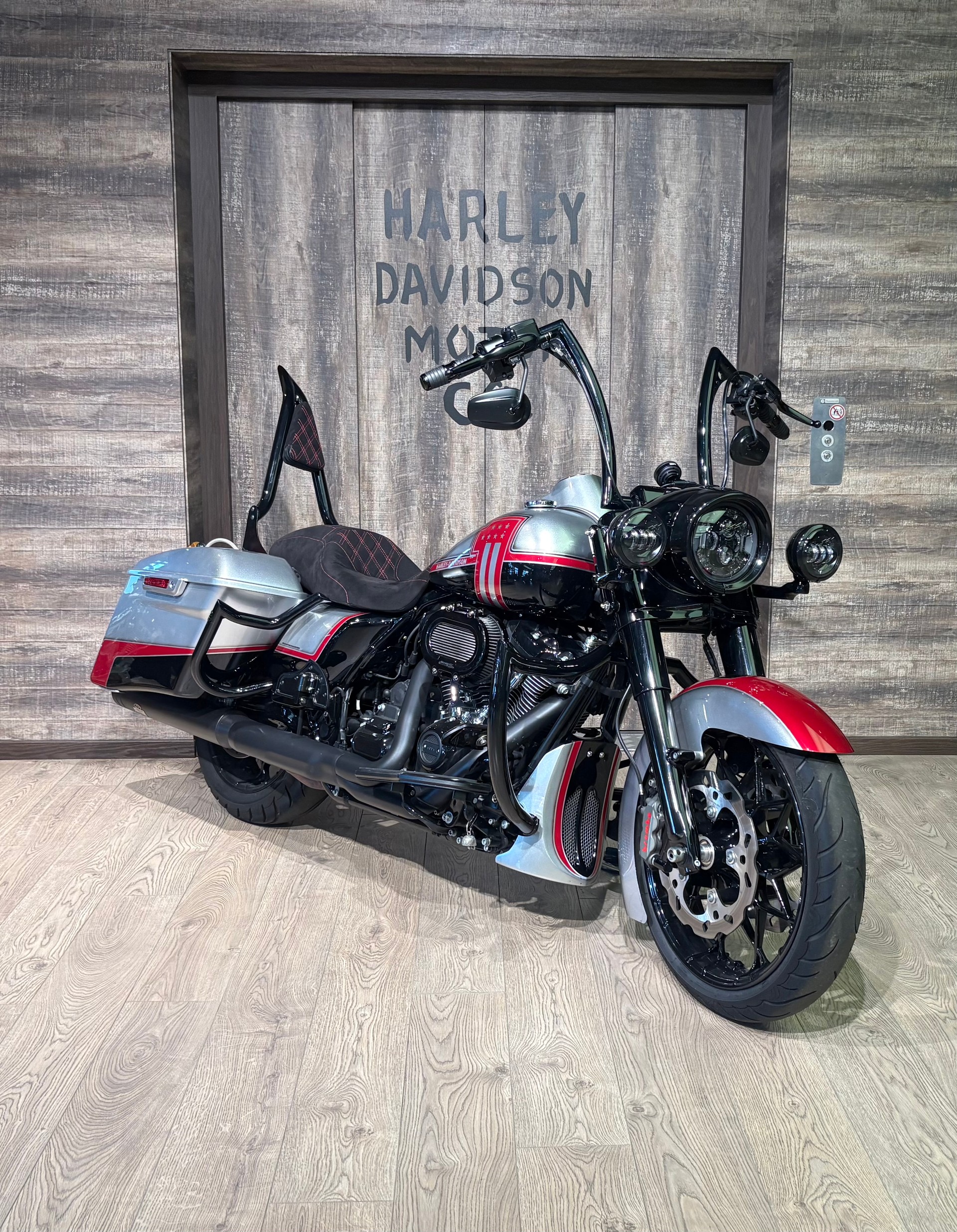 HARLEY-DAVIDSON FLHRXS Road King Special 114-showroom-element-1