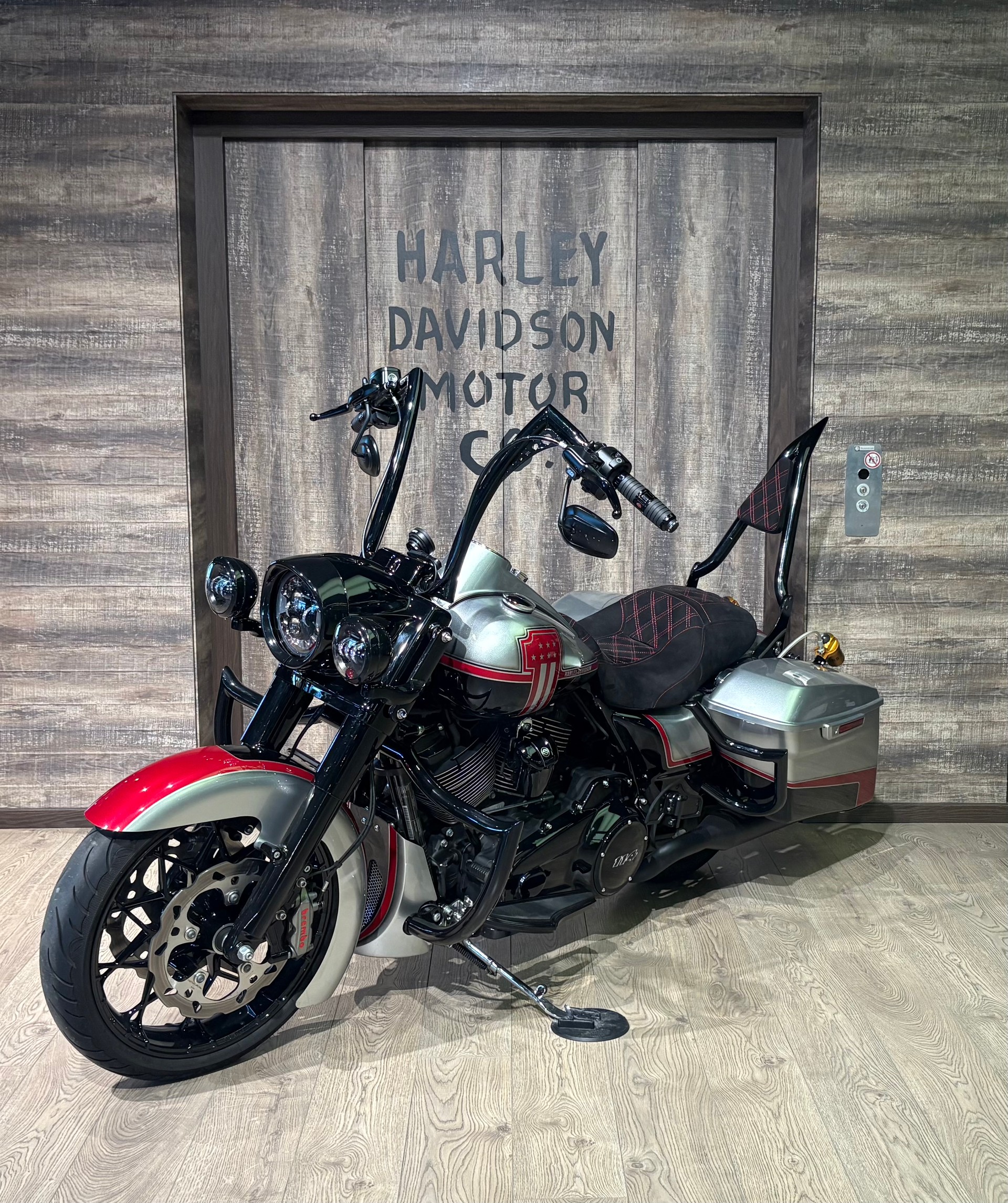 HARLEY-DAVIDSON FLHRXS Road King Special 114-showroom-element-2