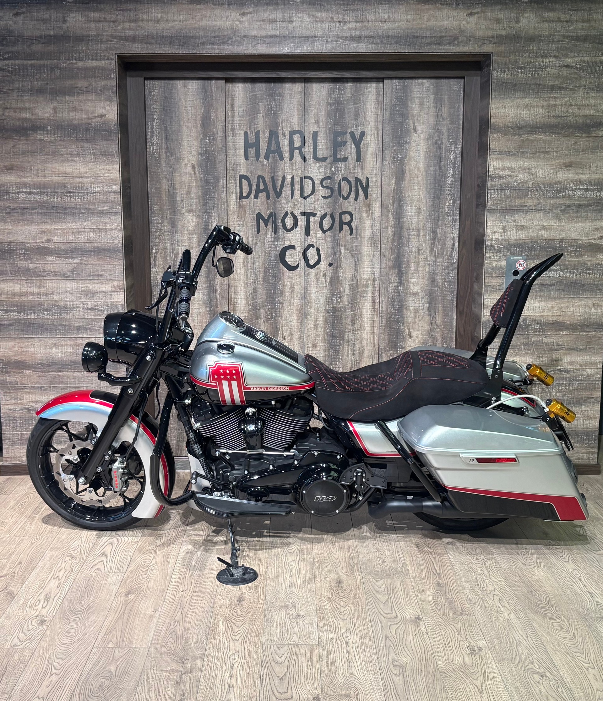 HARLEY-DAVIDSON FLHRXS Road King Special 114-showroom-element-3