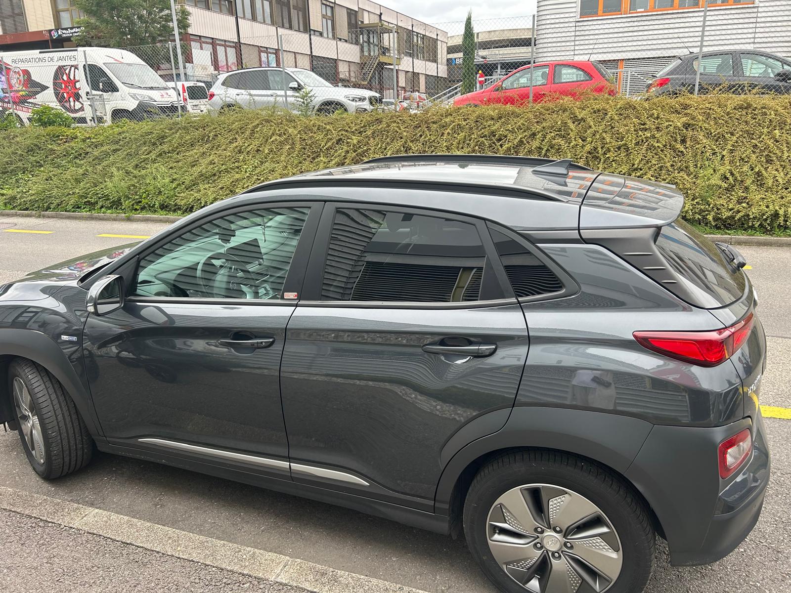 HYUNDAI 64 kWh Electric Bluelink Edition-image-1