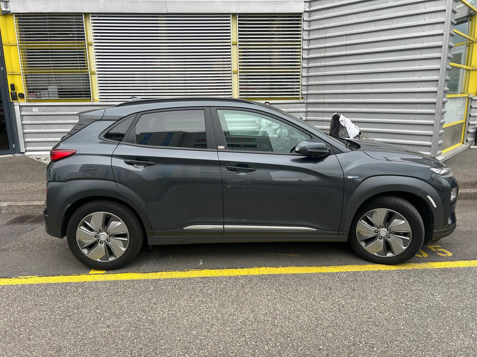 HYUNDAI 64 kWh Electric Bluelink Edition-image-0