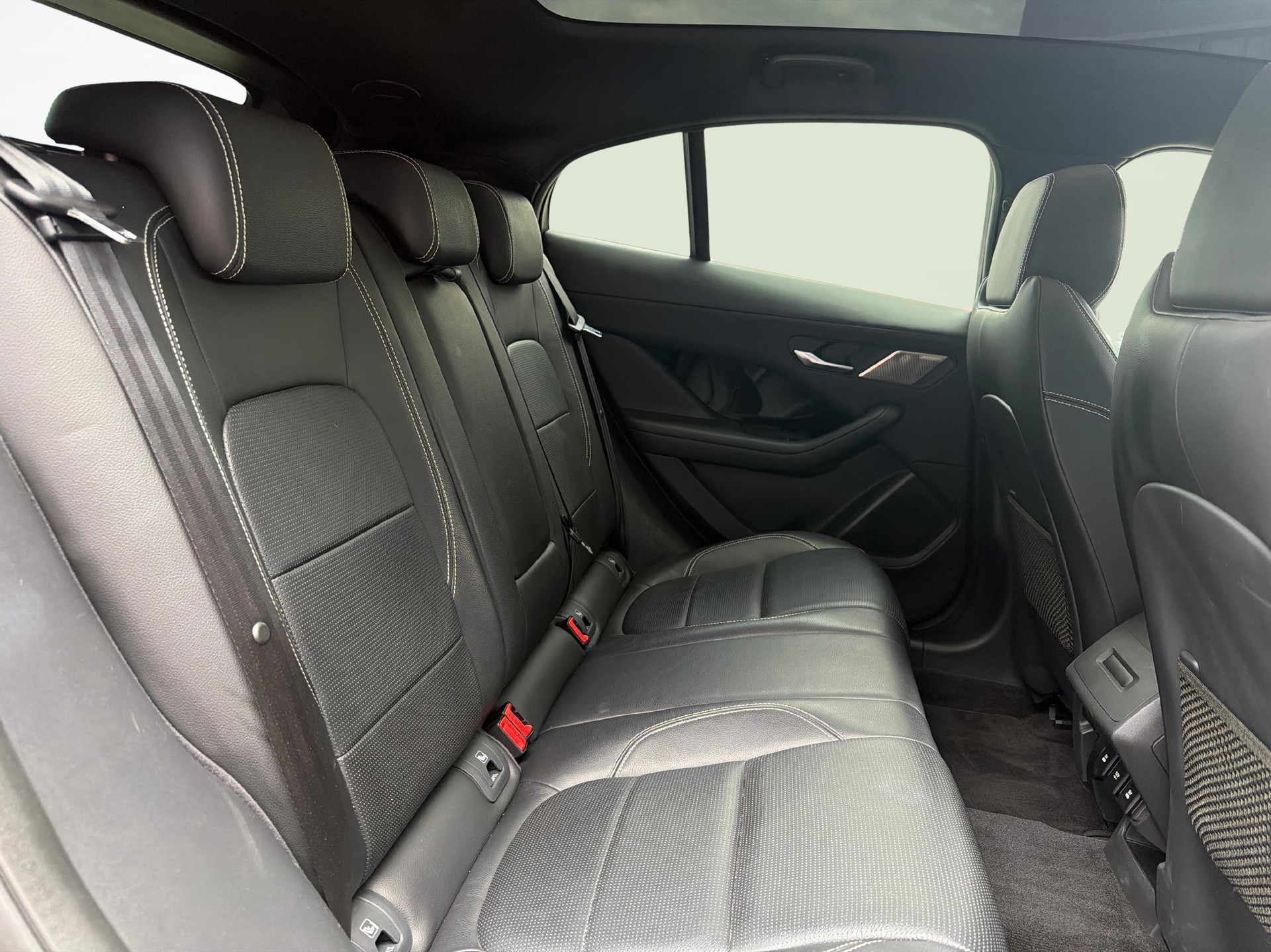 JAGUAR I-Pace EV400 SE AWD-image-16