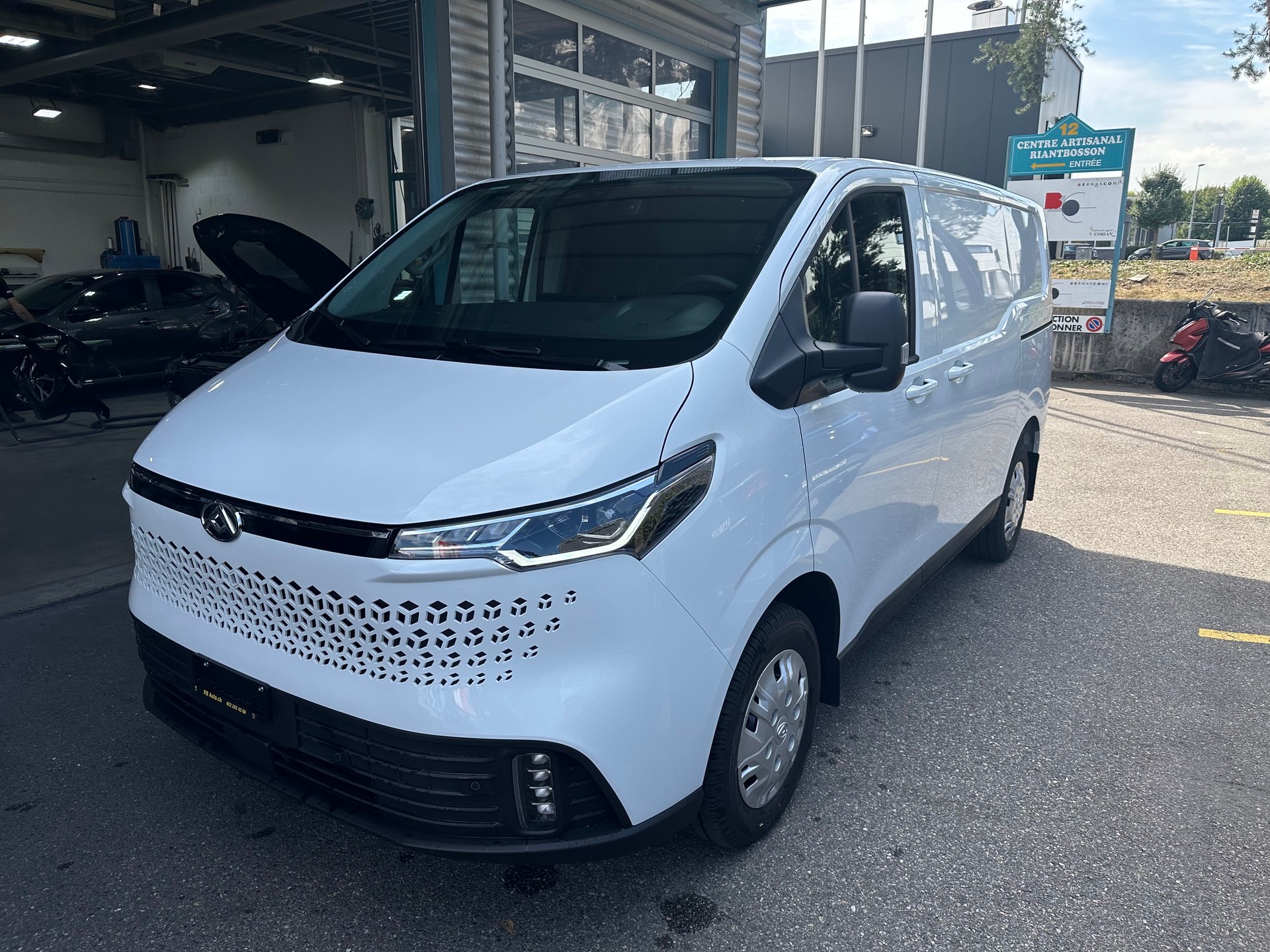 MAXUS Deliver 7 2.0D L1-image-1