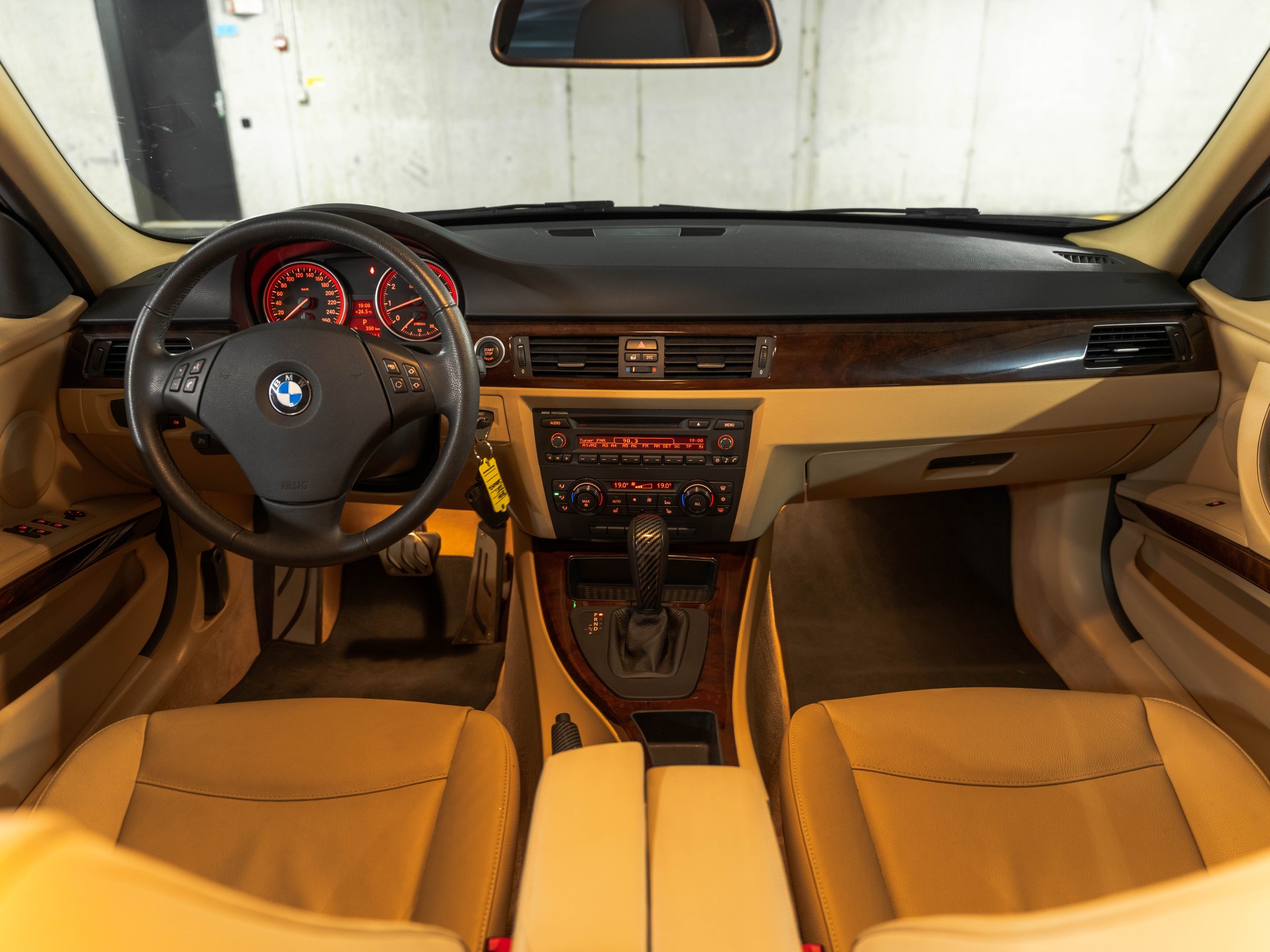 BMW 325i x-Drive Steptronic-image-15