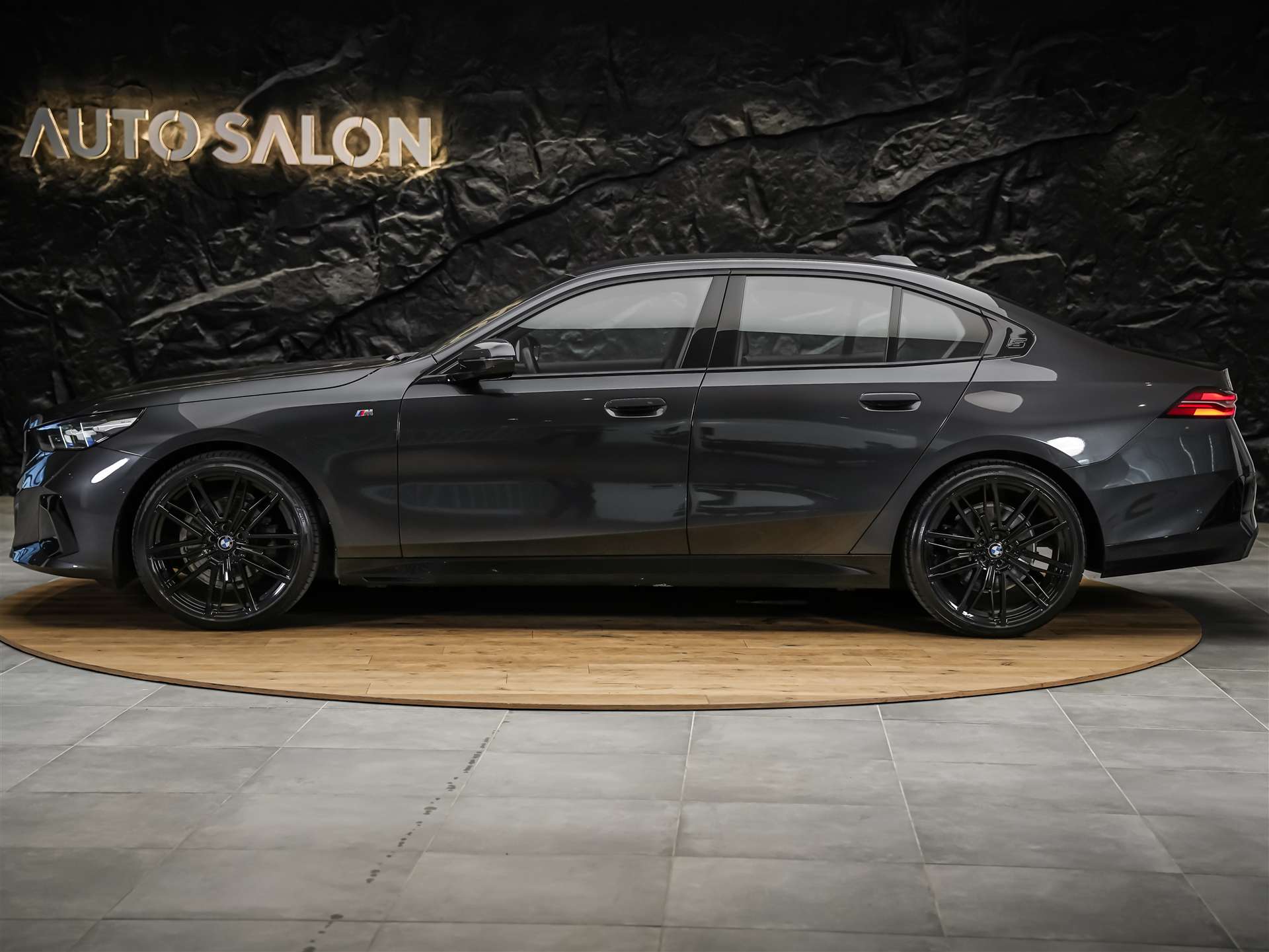 BMW 520d xDrive M Sport Steptronic *21" Felgen*Keyless-Go*Adaptiver LED*-image-1