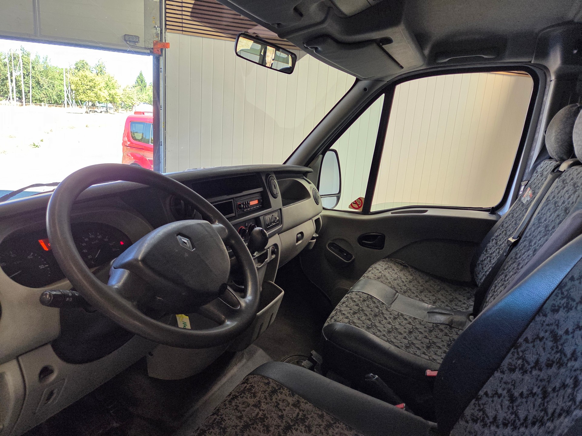 RENAULT Master T35 2.5dCi L3H1-image-7