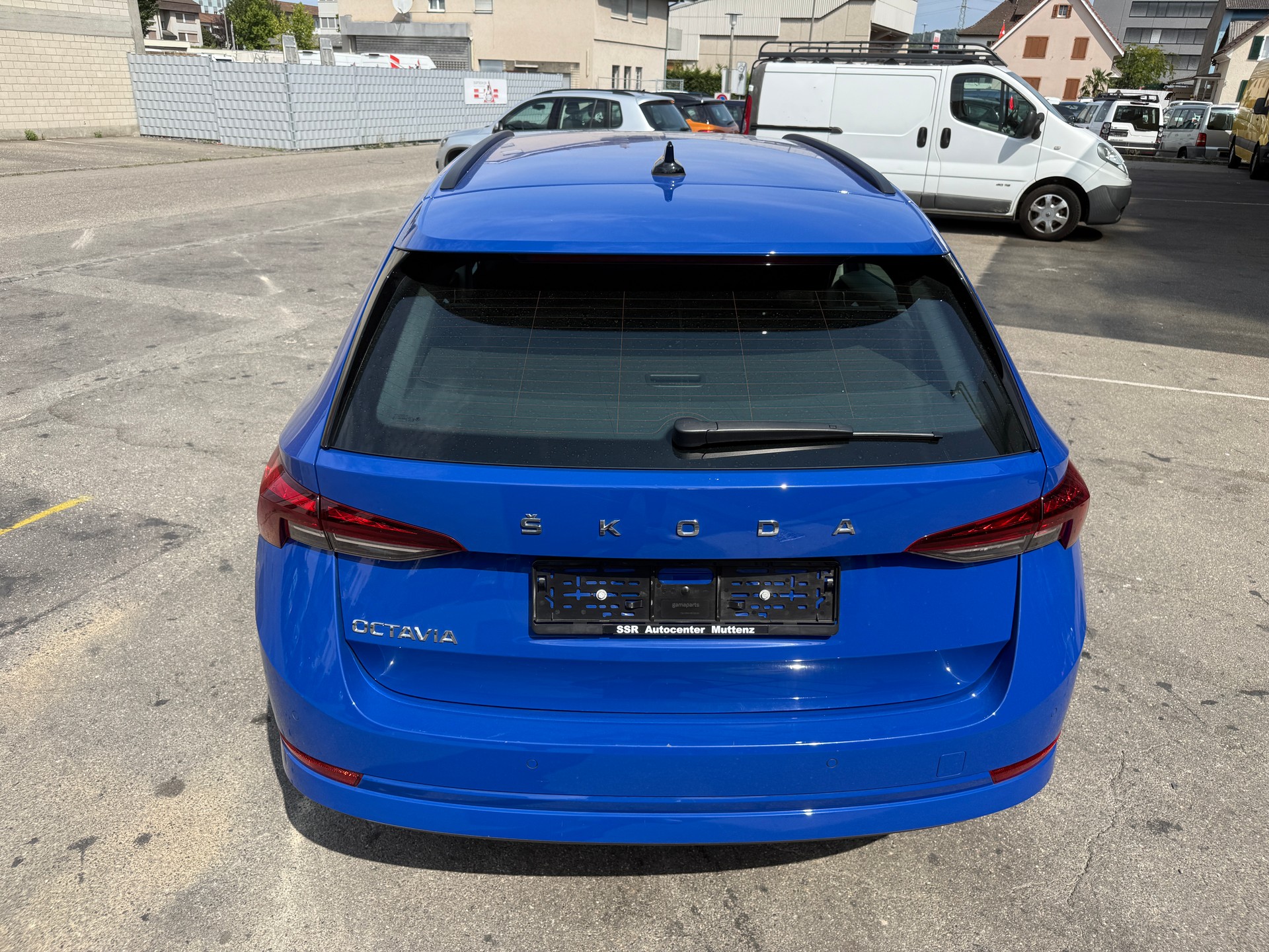 SKODA Octavia Combi 2.0 TDI DSG Ambition-image-5