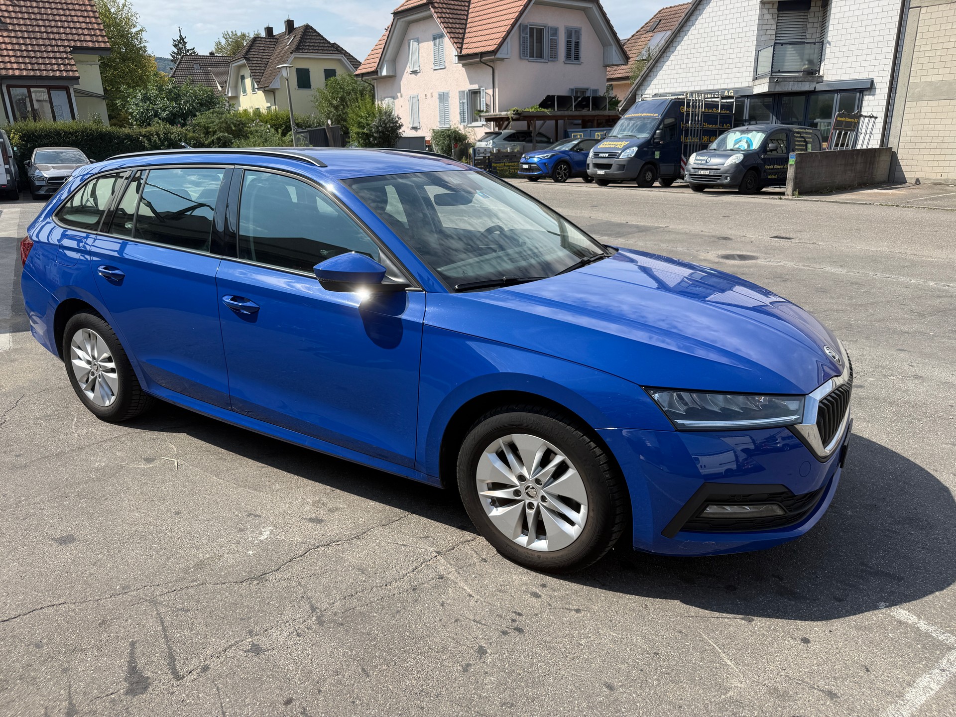 SKODA Octavia Combi 2.0 TDI DSG Ambition-image-0