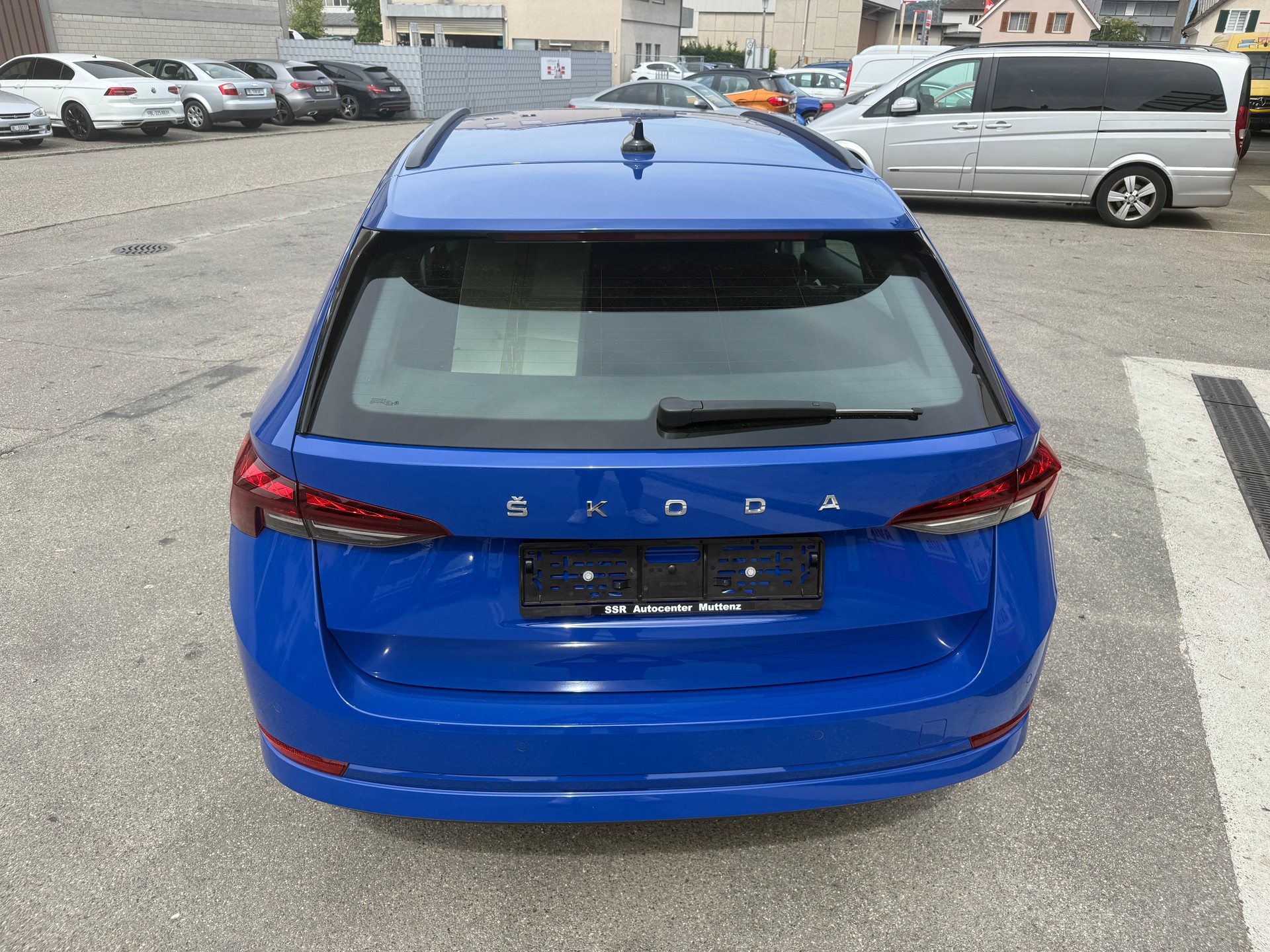 SKODA Octavia Combi 2.0 TDI DSG Ambition-image-5
