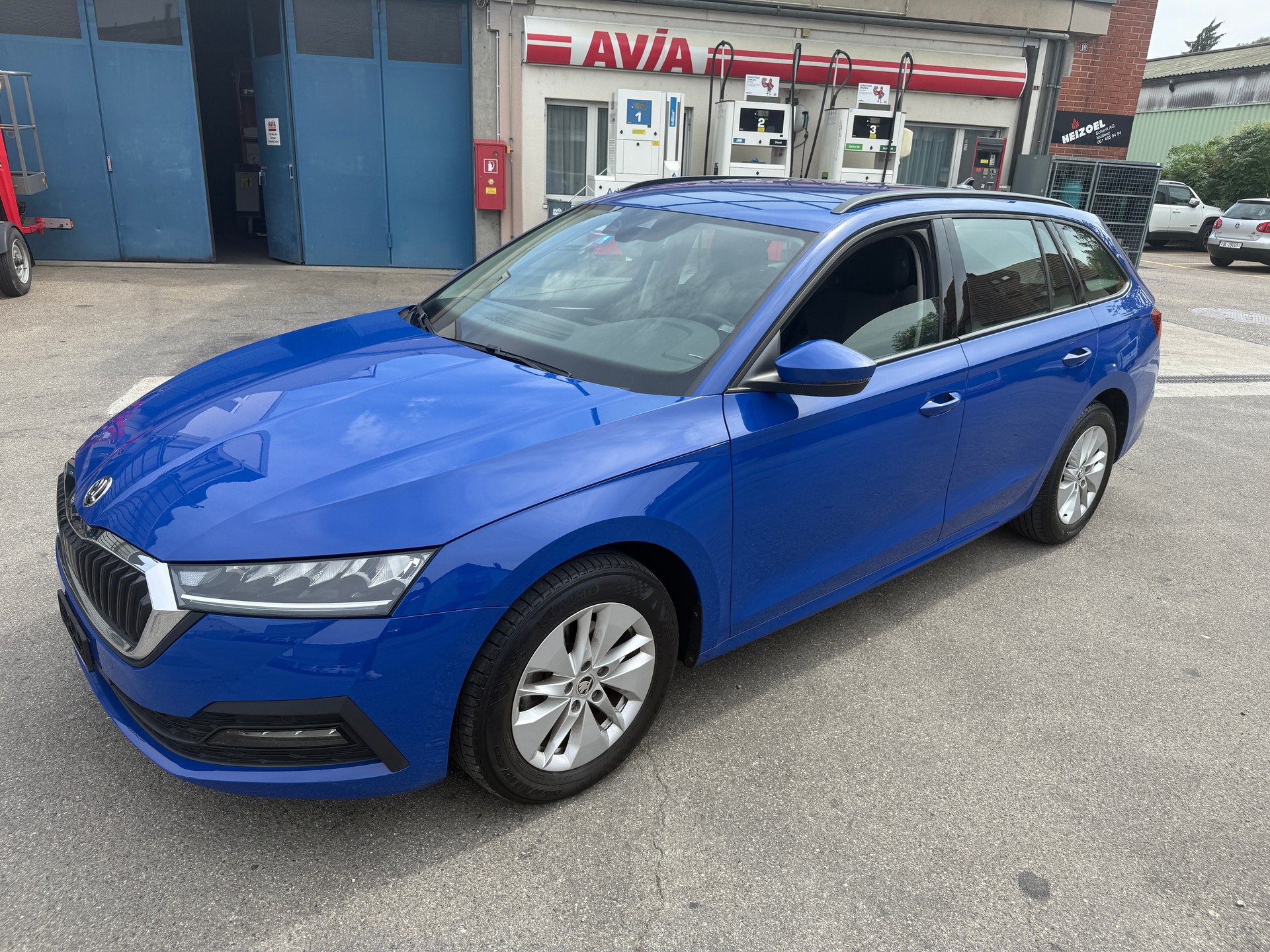 SKODA Octavia Combi 2.0 TDI DSG Ambition-image-1