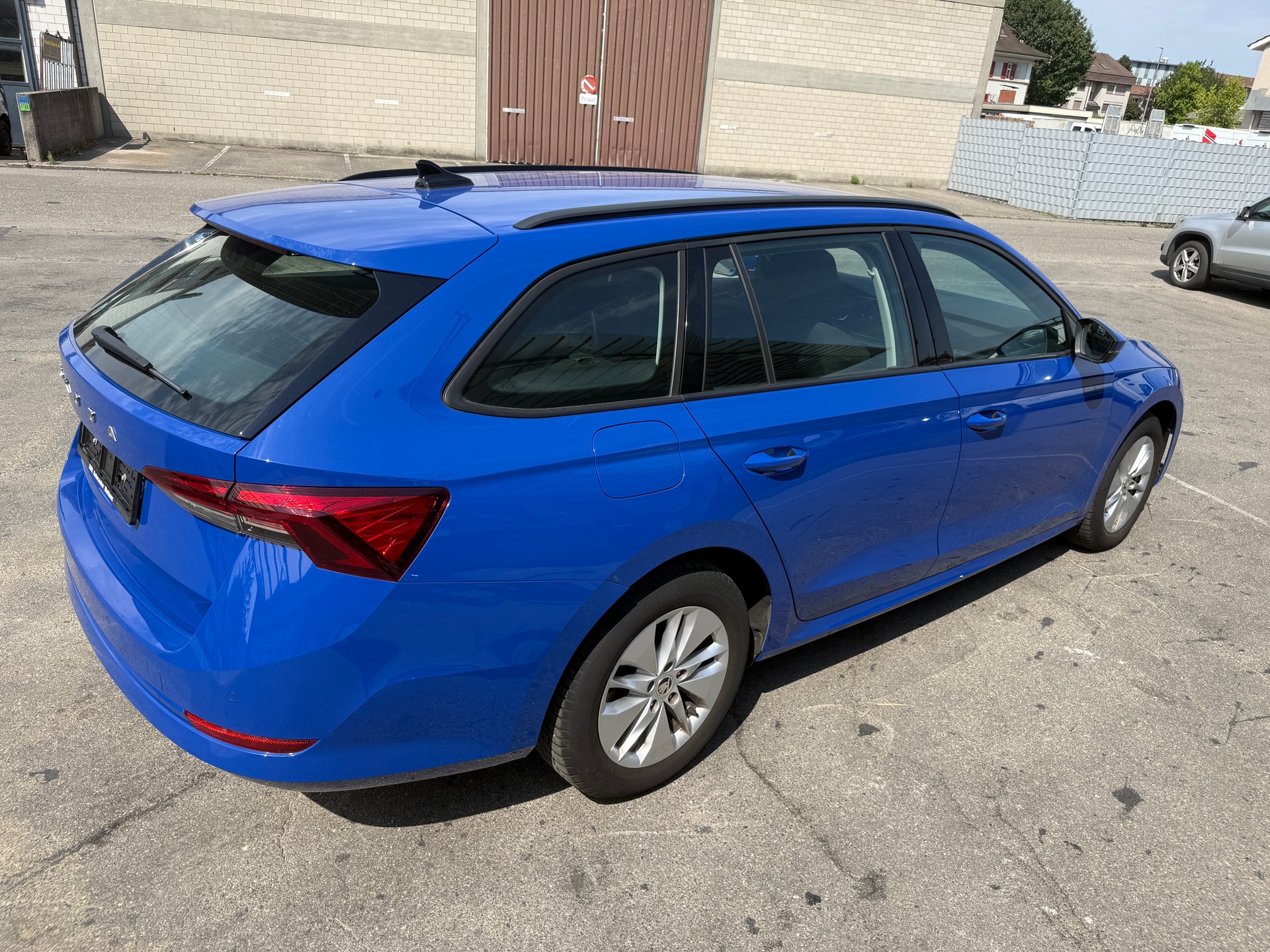 SKODA Octavia Combi 2.0 TDI DSG Ambition-image-4