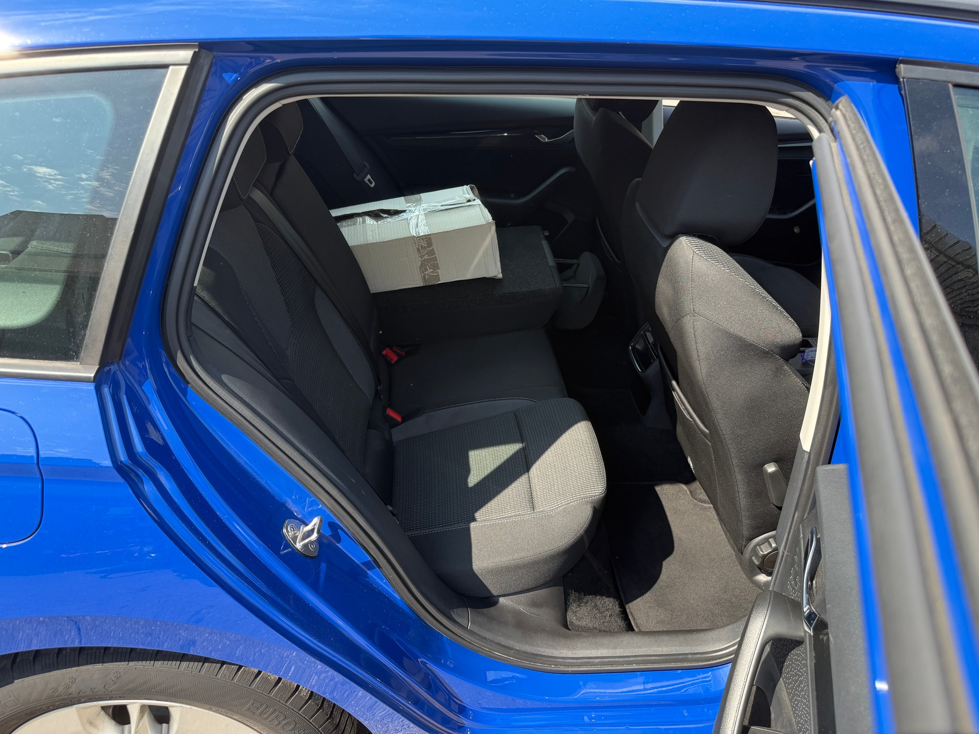 SKODA Octavia Combi 2.0 TDI DSG Ambition-image-8