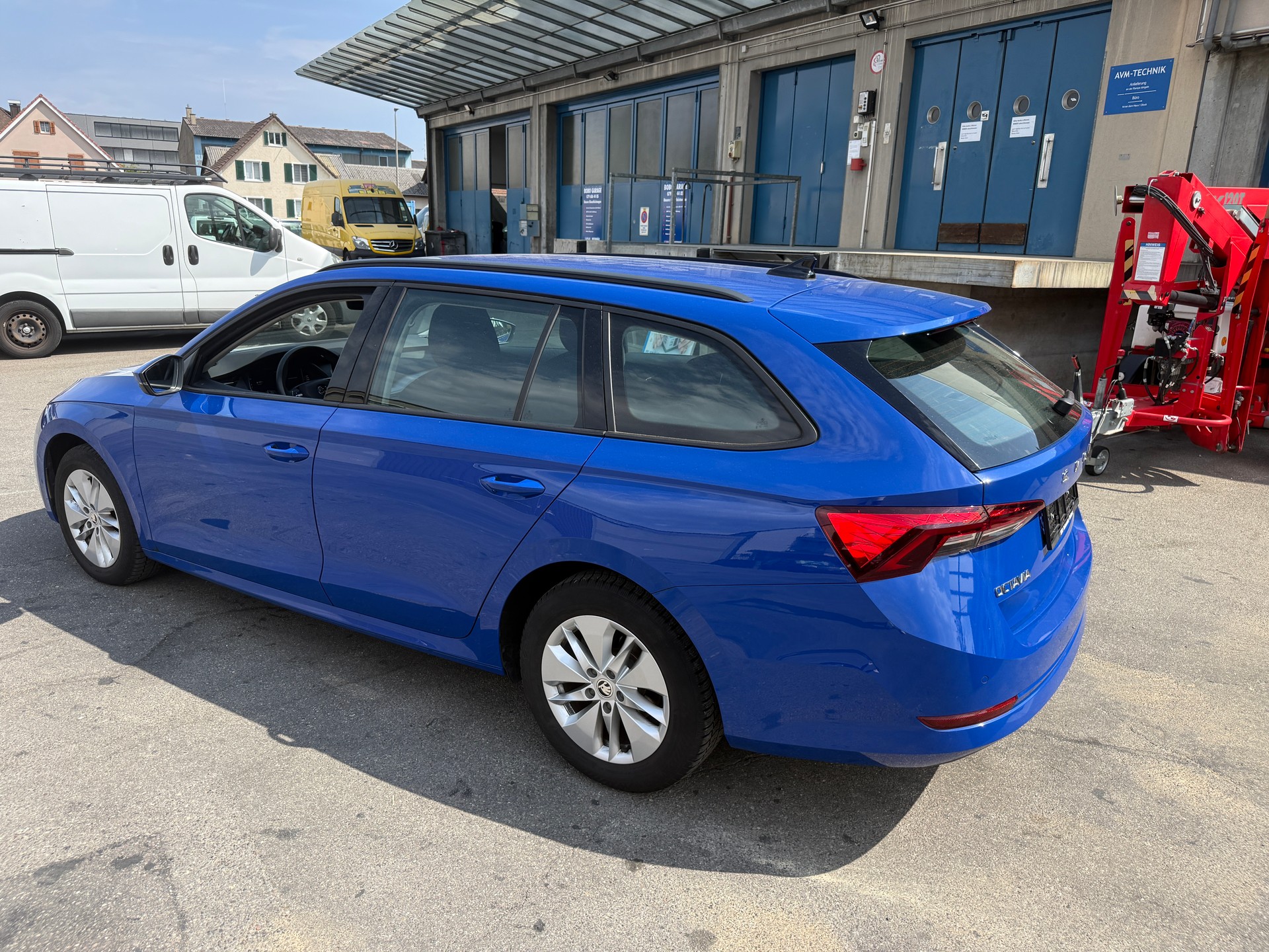 SKODA Octavia Combi 2.0 TDI DSG Ambition-image-3