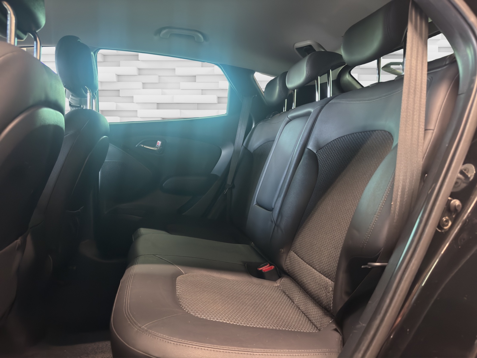 HYUNDAI iX 35 2.0 CRDi Style 4WD Automatic-image-7