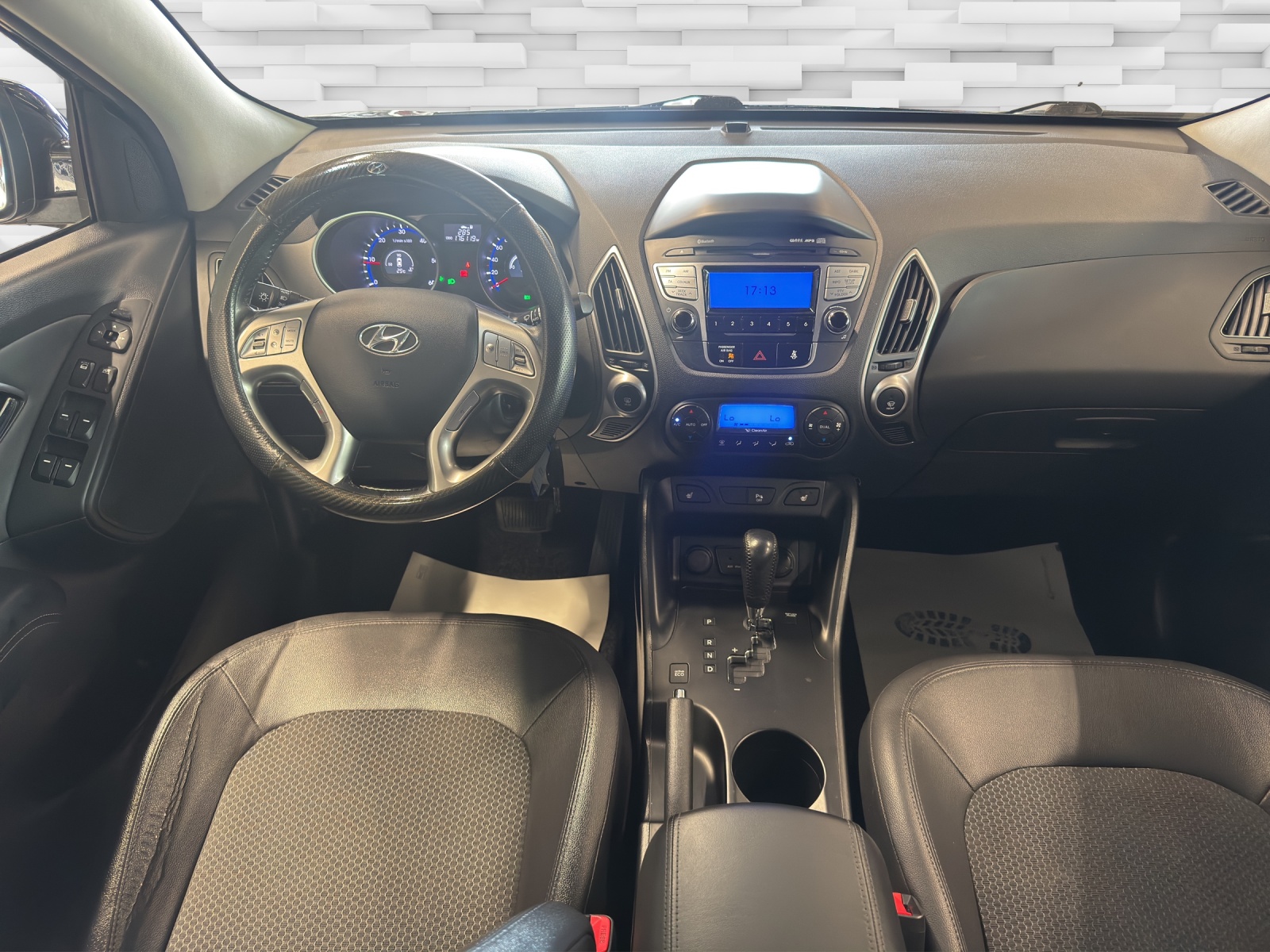 HYUNDAI iX 35 2.0 CRDi Style 4WD Automatic-image-10