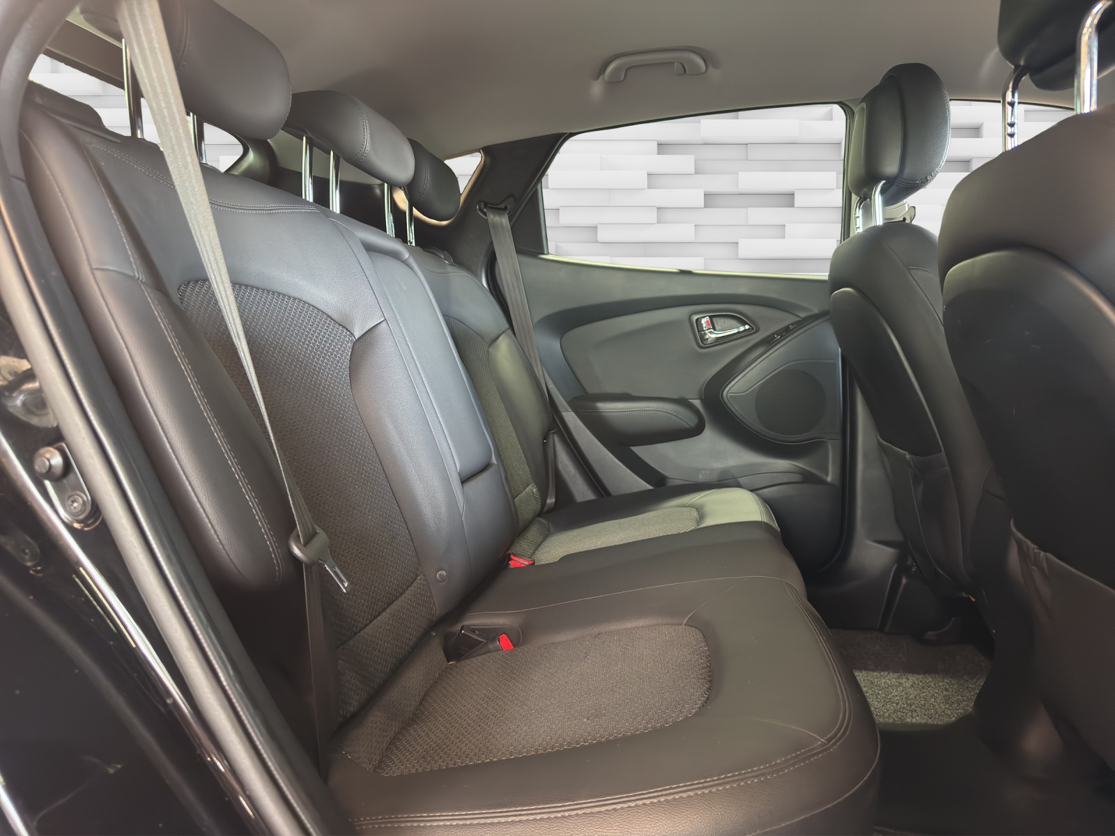 HYUNDAI iX 35 2.0 CRDi Style 4WD Automatic-image-9