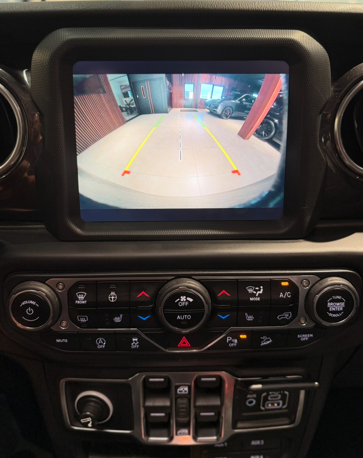 JEEP Wrangler 2.0 Unlimited Sahara Automatic-image-10