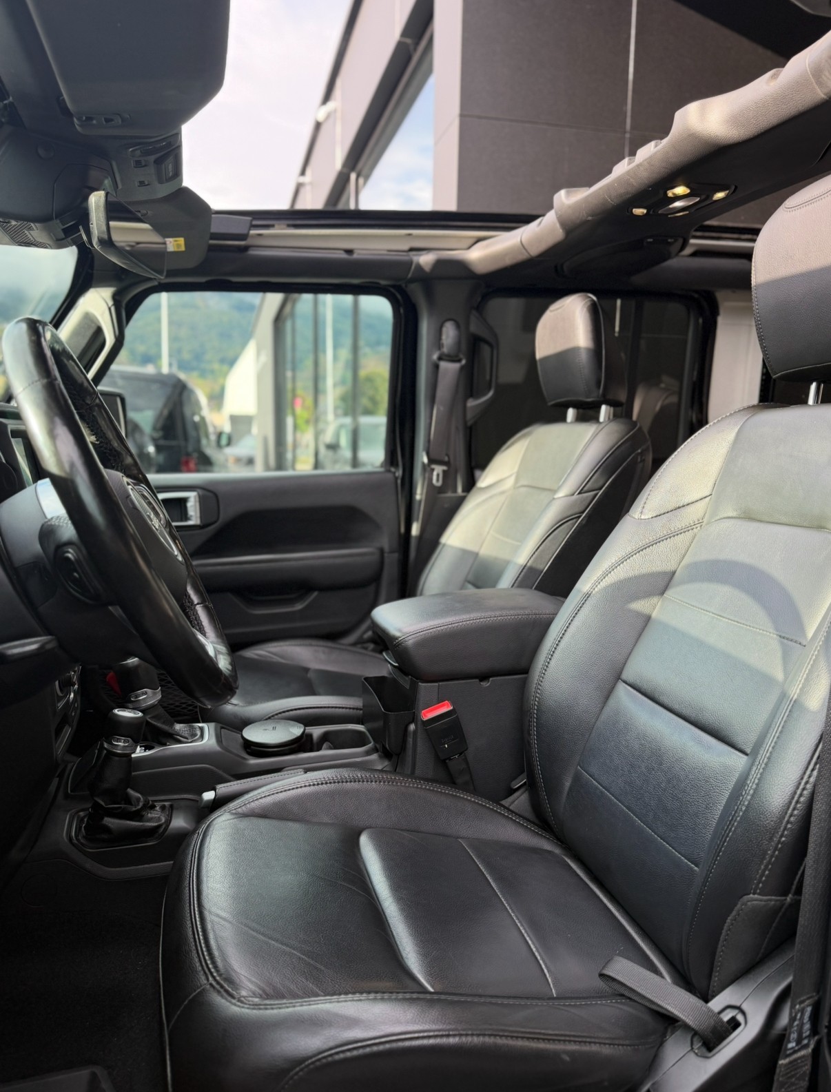JEEP Wrangler 2.0 Unlimited Sahara Automatic-image-4