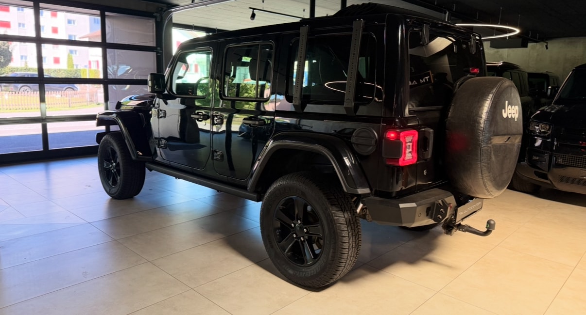 JEEP Wrangler 2.0 Unlimited Sahara Automatic-image-3