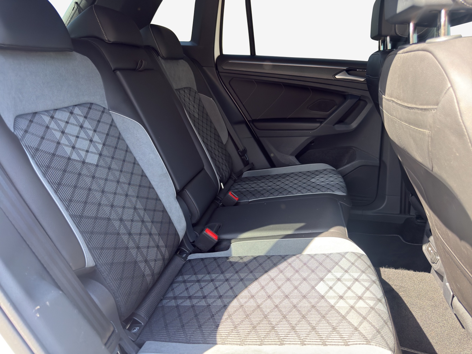 VW Tiguan 2.0TSI R-Line 4Motion DSG-image-13