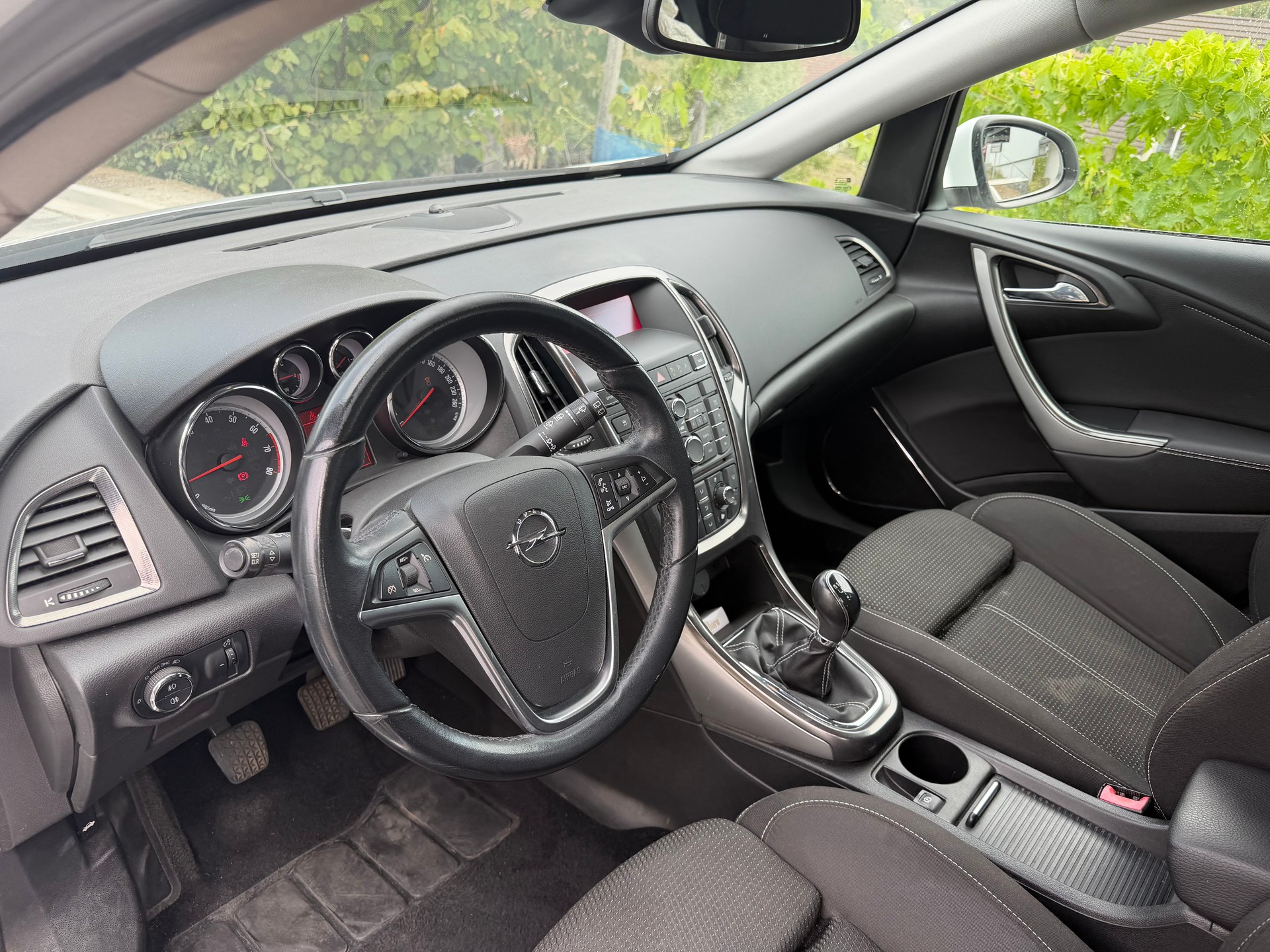 OPEL Astra 1.6i 16V Turbo Cosmo-image-8