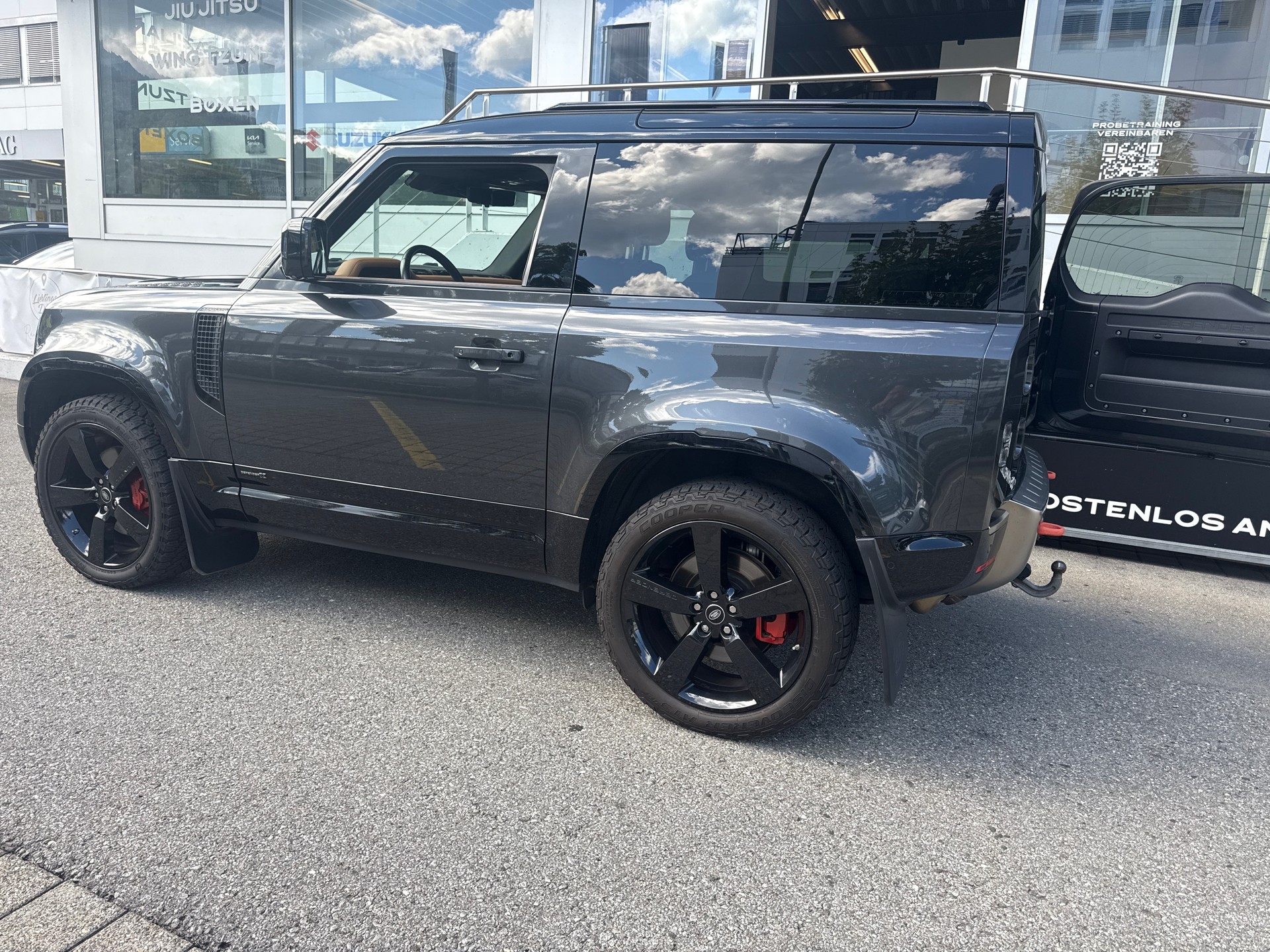 LAND ROVER Defender 90 P400 I6 First Edition 3.0 AT8-image-1