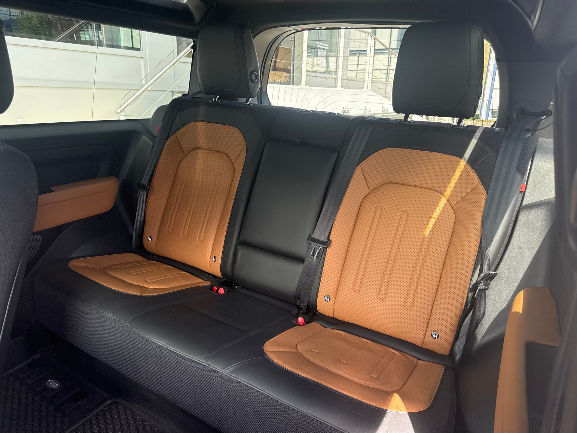 LAND ROVER Defender 90 P400 I6 First Edition 3.0 AT8-image-6
