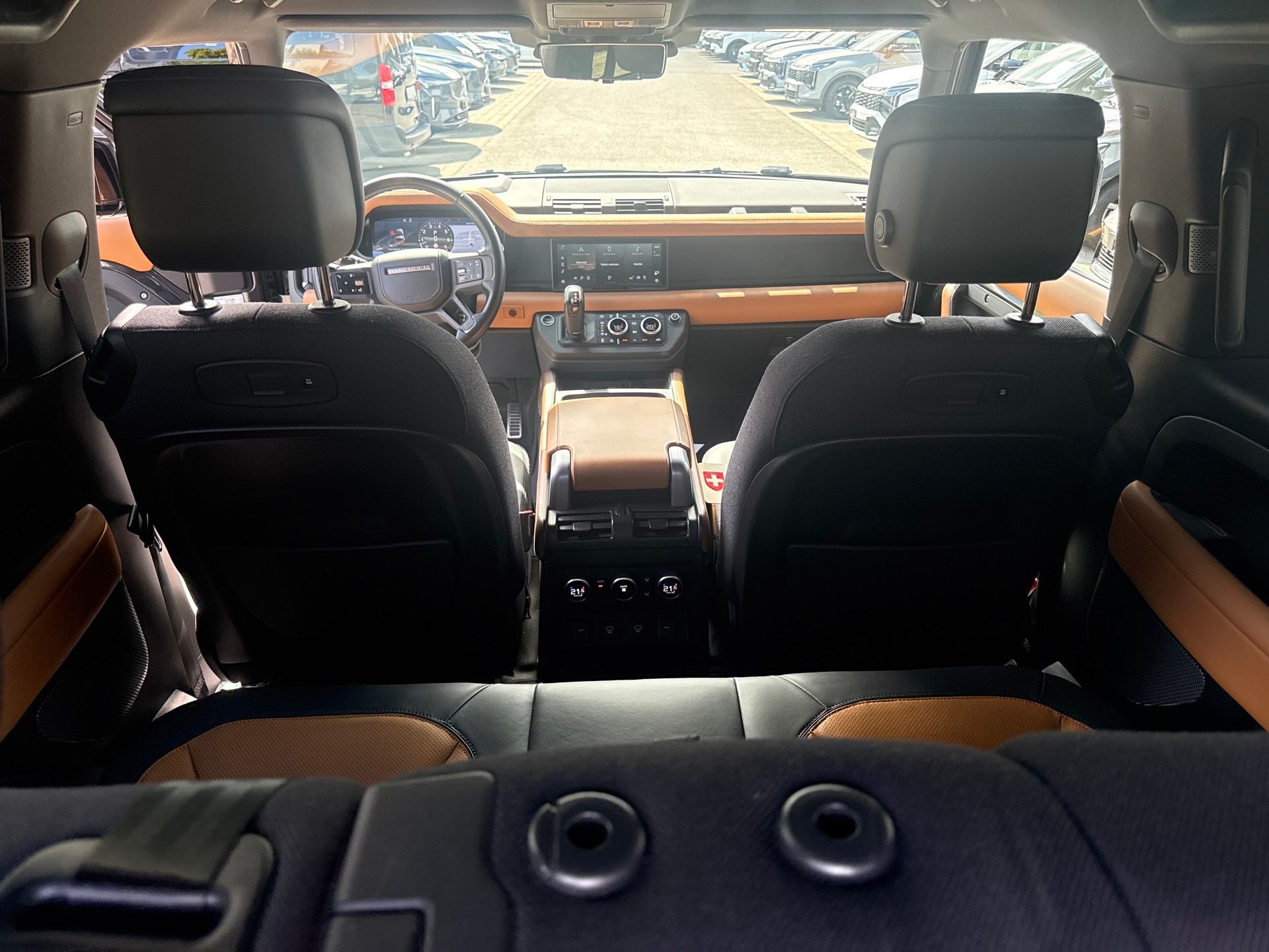 LAND ROVER Defender 90 P400 I6 First Edition 3.0 AT8-image-7
