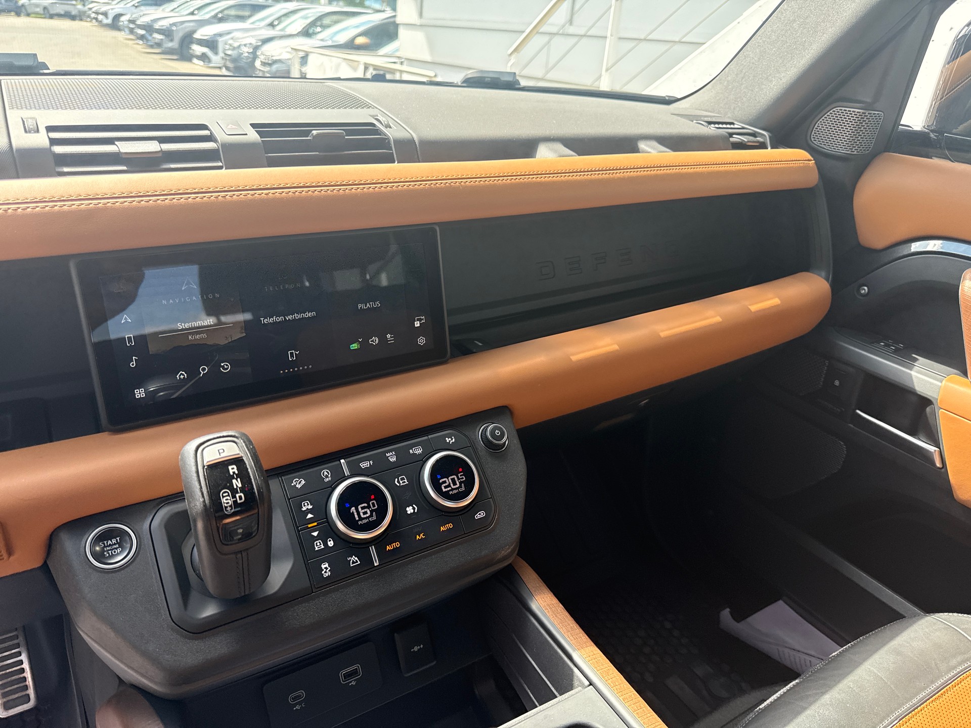 LAND ROVER Defender 90 P400 I6 First Edition 3.0 AT8-image-12