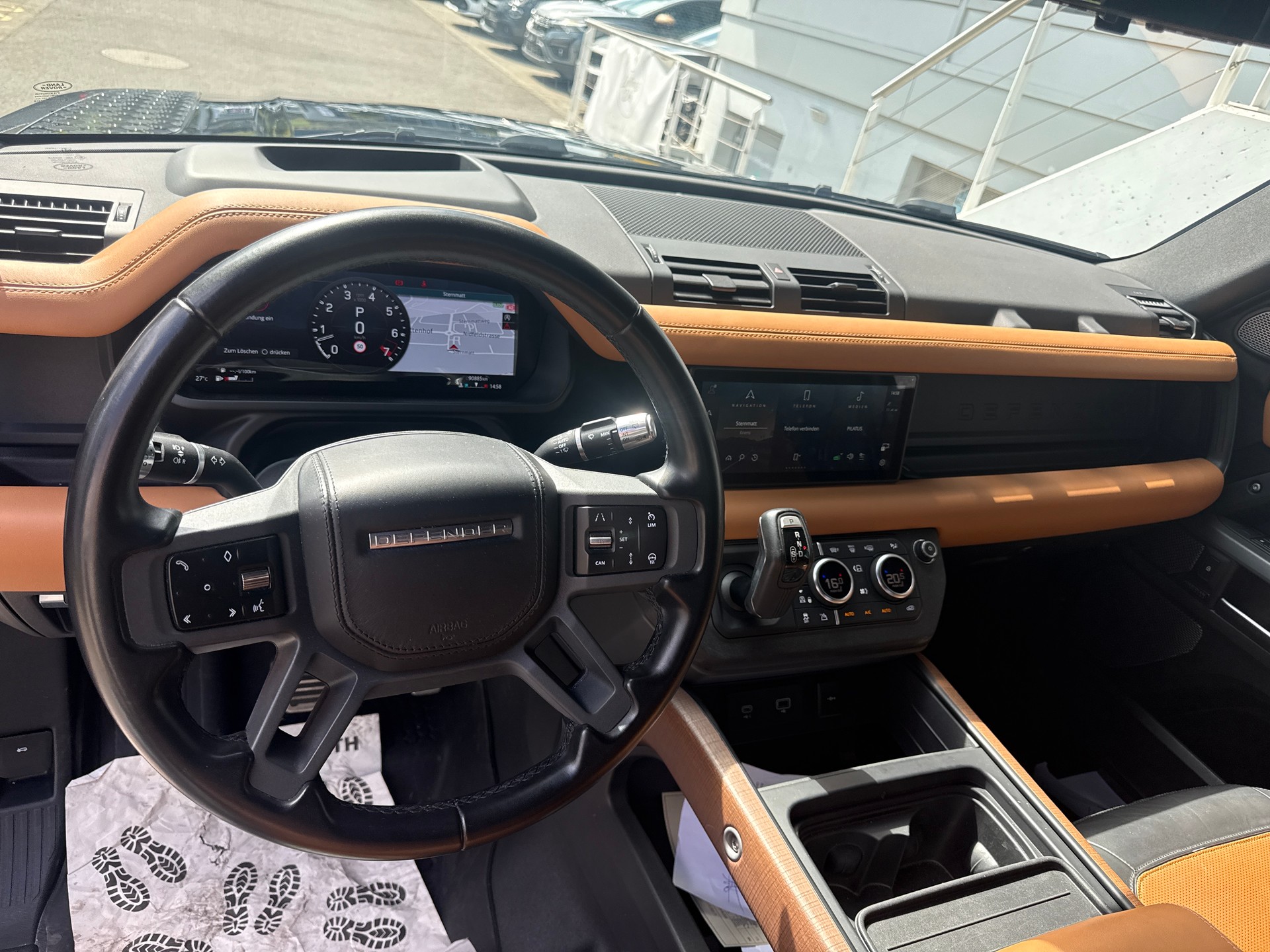 LAND ROVER Defender 90 P400 I6 First Edition 3.0 AT8-image-9