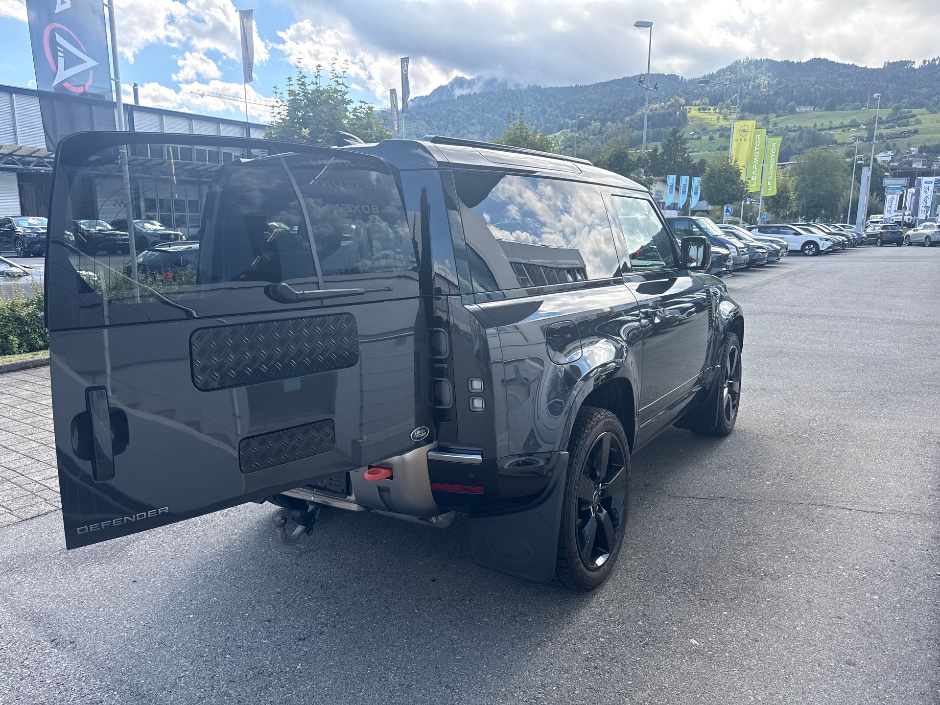 LAND ROVER Defender 90 P400 I6 First Edition 3.0 AT8-image-2