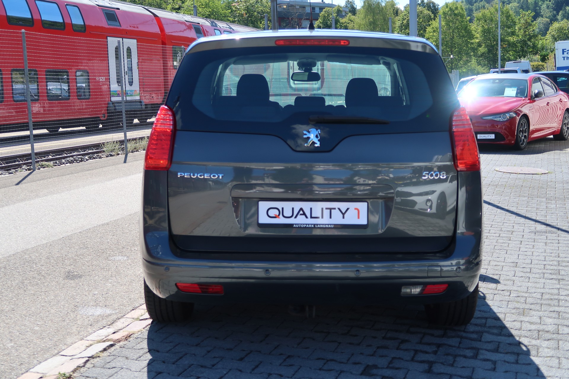 PEUGEOT 5008 1.6 HDI Business-image-4