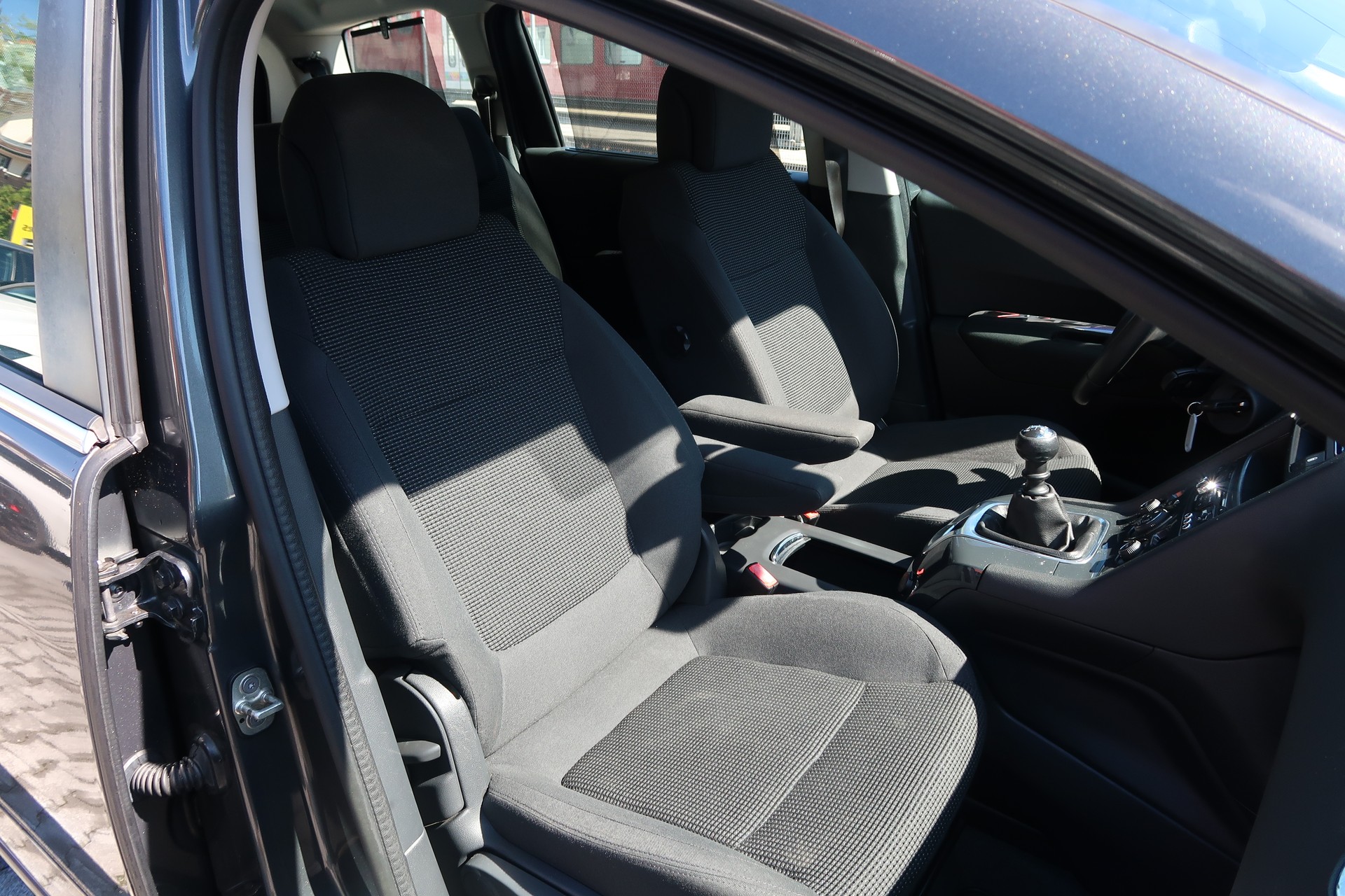 PEUGEOT 5008 1.6 HDI Business-image-15